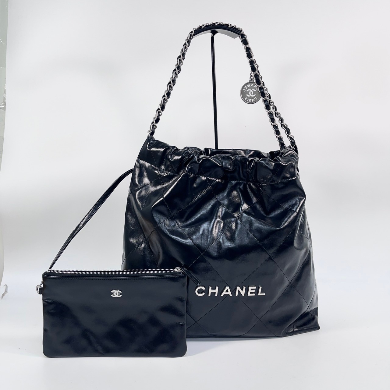 香奈兒 CHANEL 22 中型 束口包  晶片款 黑銀22 中號