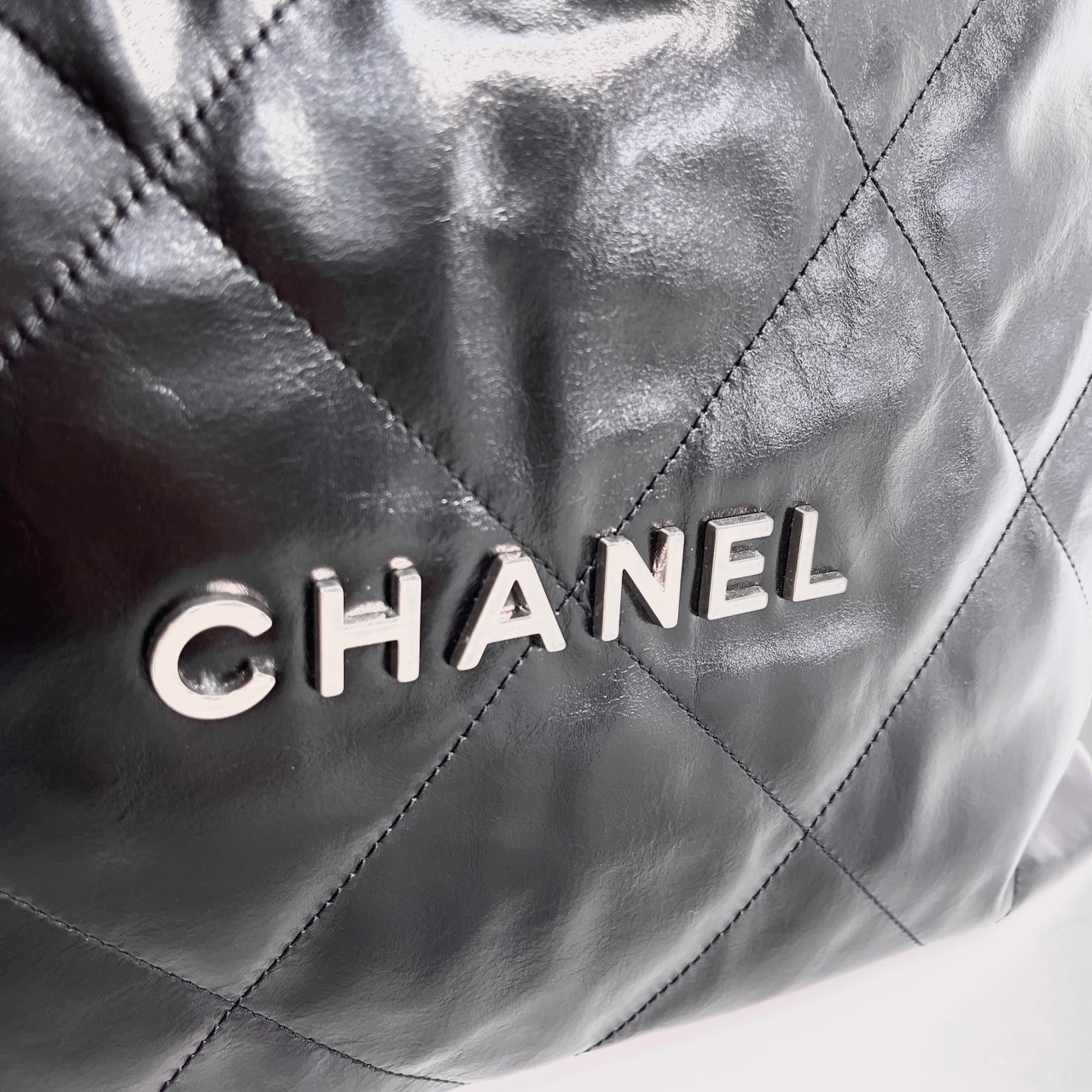 香奈兒 CHANEL 22 中型 束口包  晶片款 黑銀22 中號