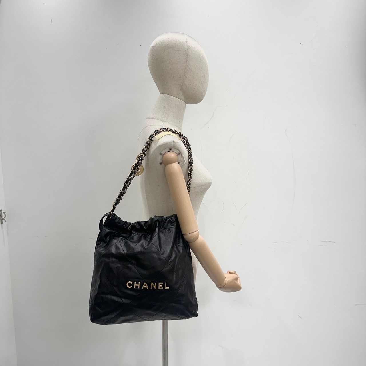 香奈兒 CHANEL 22 小型 束口包  晶片款 　黑金22 小號 防塵袋/原廠盒子/購買證明影本