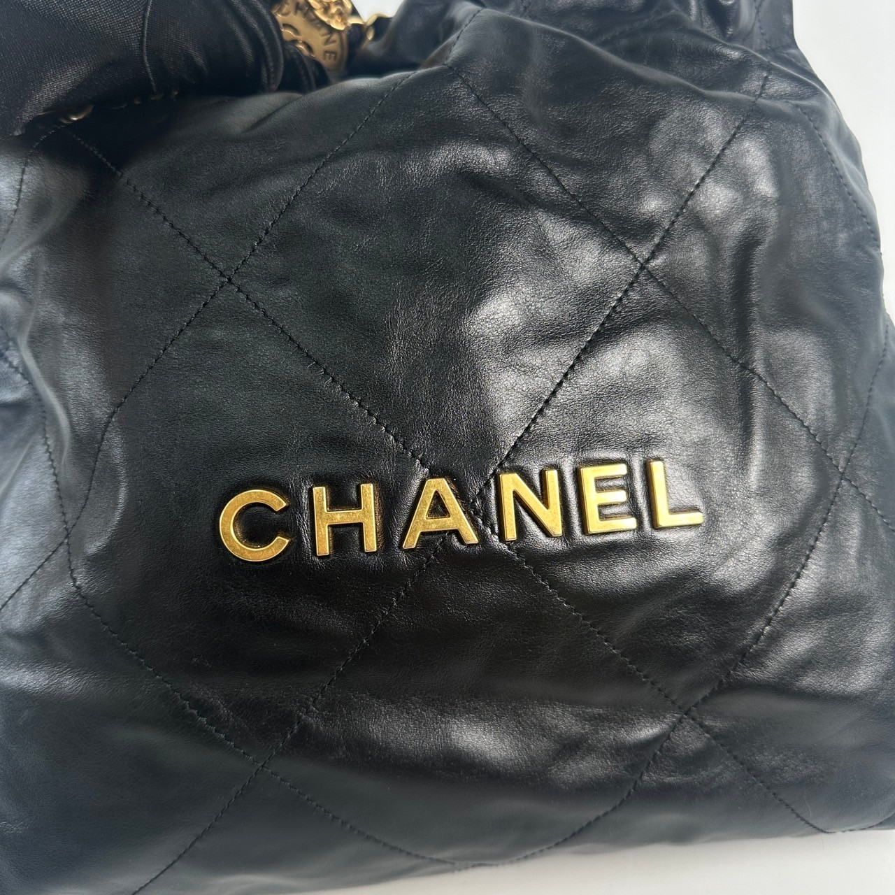 香奈兒 CHANEL 22 小型 束口包  晶片款 　黑金22 小號 防塵袋/原廠盒子/購買證明影本