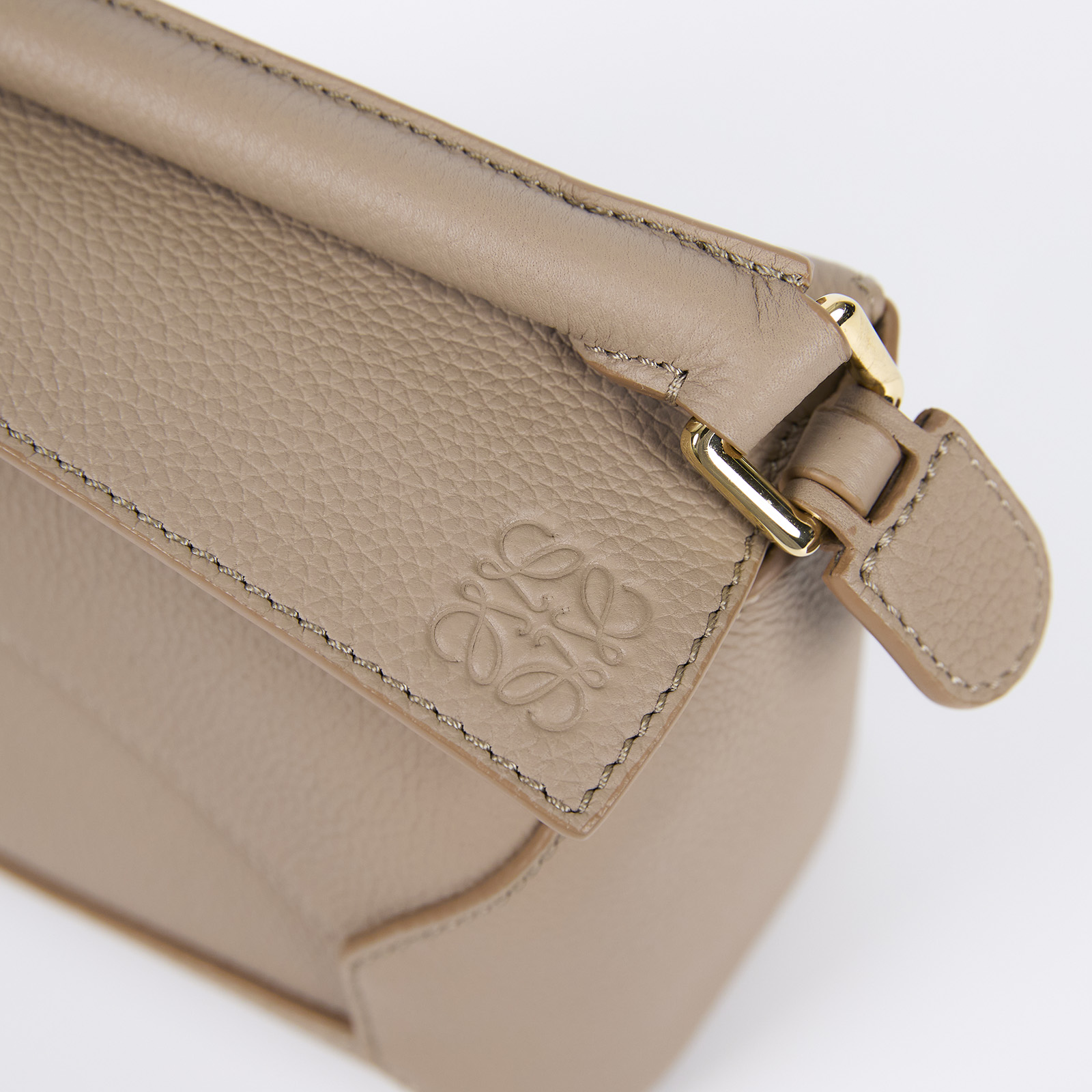 羅意威 LOEWE Mini Puzzle bag 手拿 肩背 斜背包 A510P88X16 沙色 MINI PUZZLE 新款 原廠盒子/防塵袋