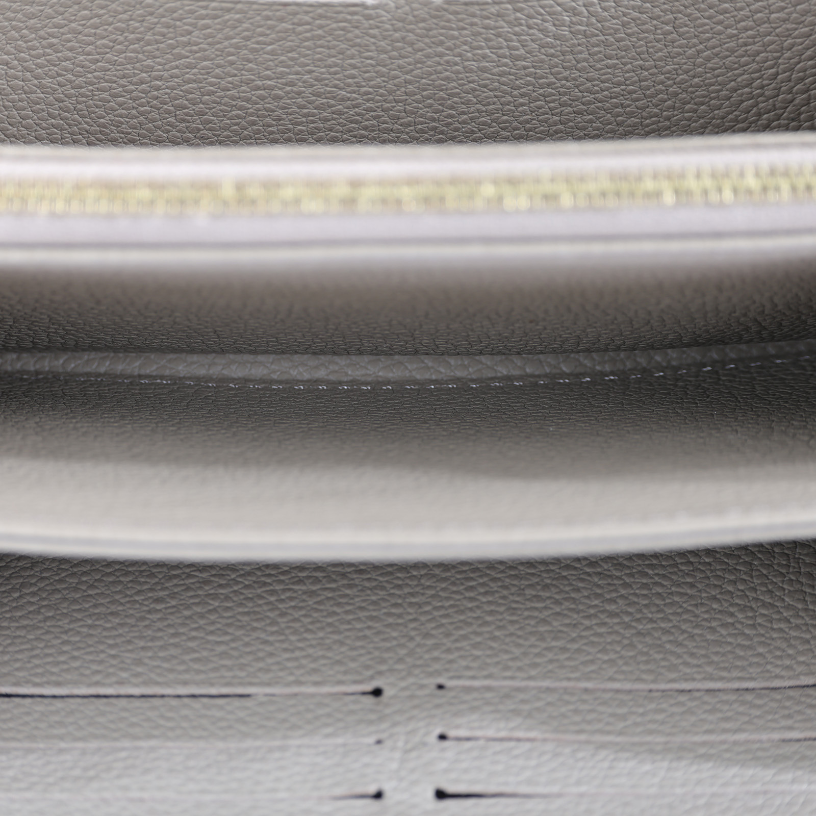 路易威登 LOUIS VUITTON 拉鏈錢包 壓花牛皮 米色 M69034 晶片款  原廠盒子/DUSt BAG/影印購買證明