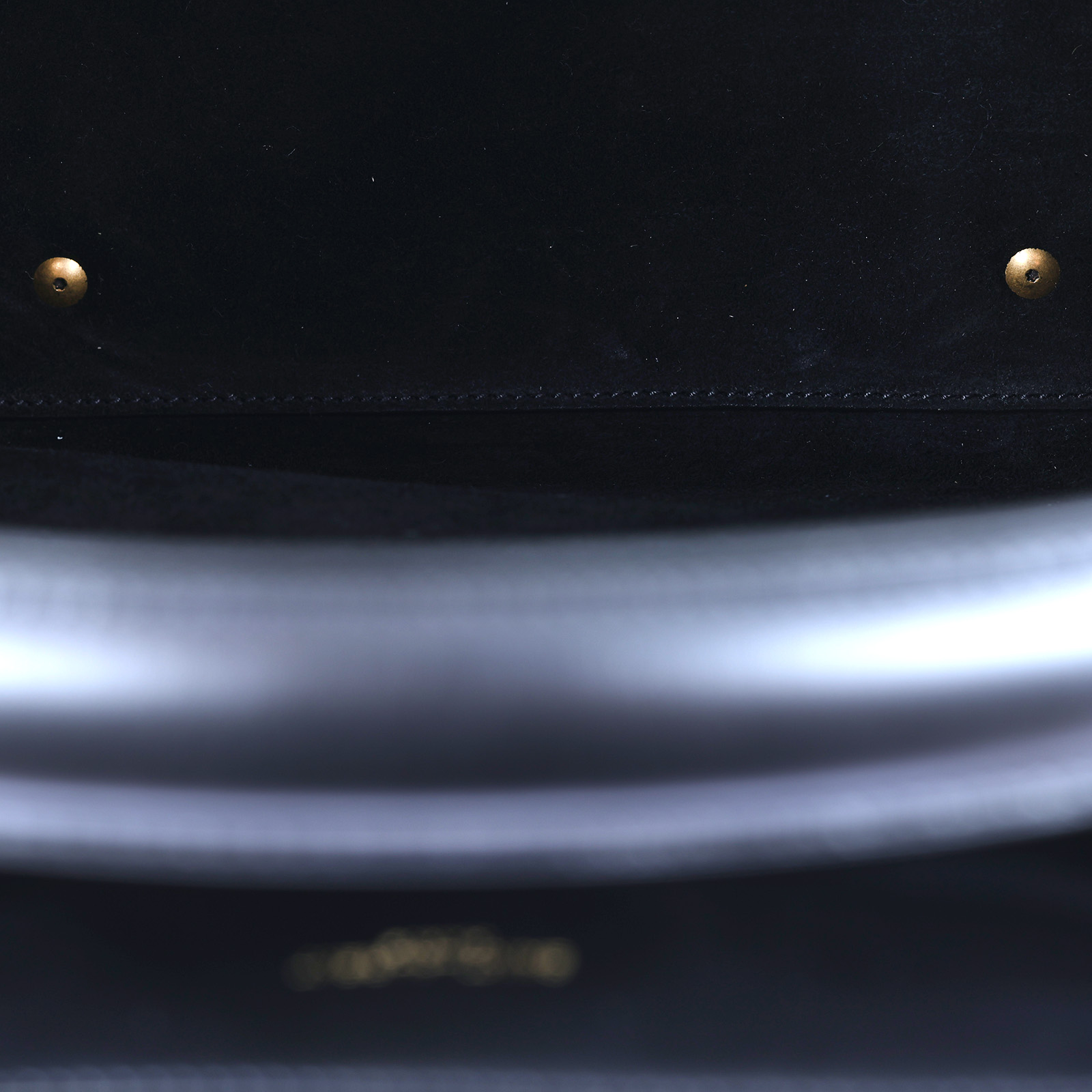 聖羅蘭 YSL SAINT LAURENT le 37 亮面皮革手袋 7428282R20W 黑LE 37 金釦小牛皮二用水桶包 防塵袋