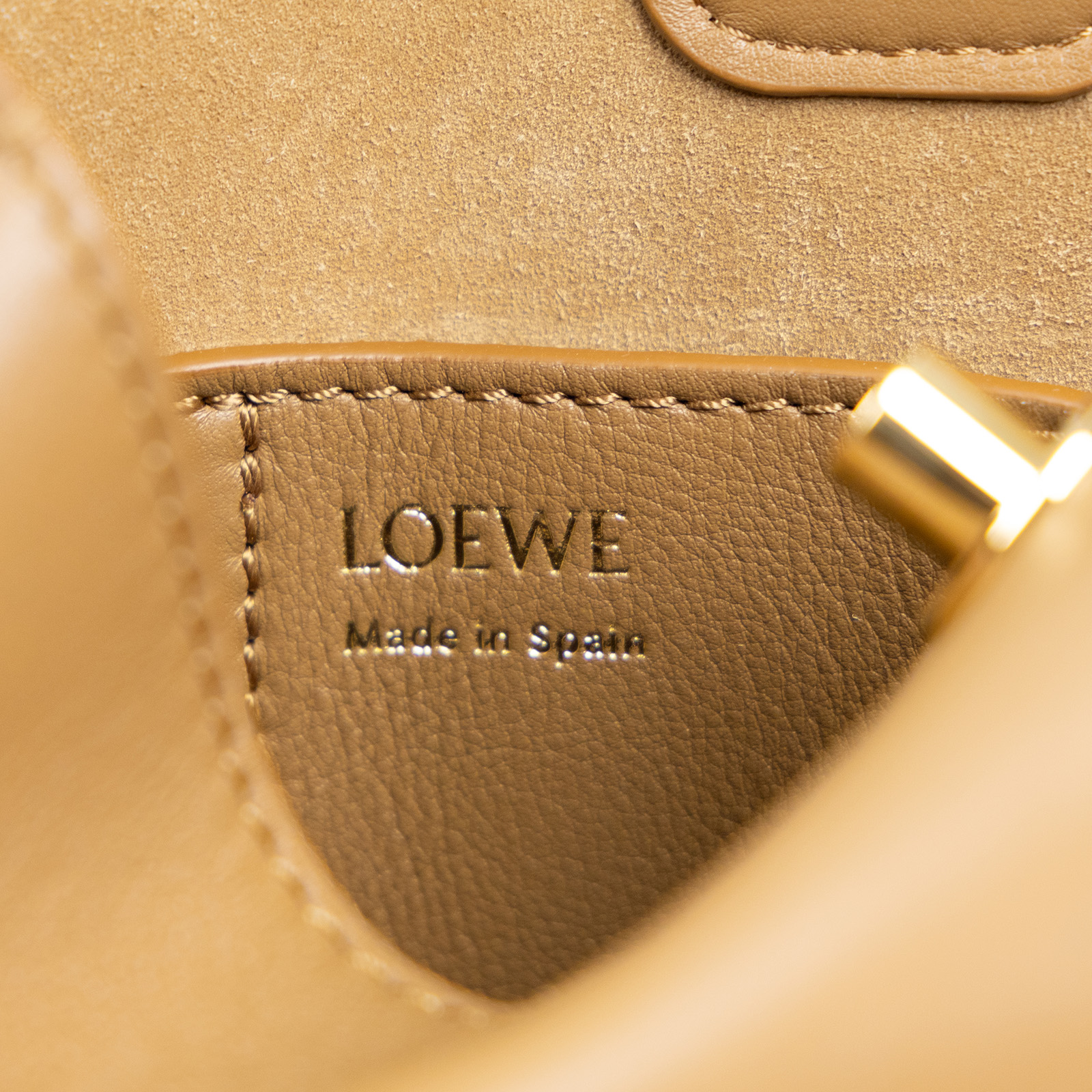 羅意威 LOEWE Mini Pebble Bucket bag 肩背 手提水桶包 AANBBBMX01 焦糖MINI PEBBLE 防塵袋/背帶