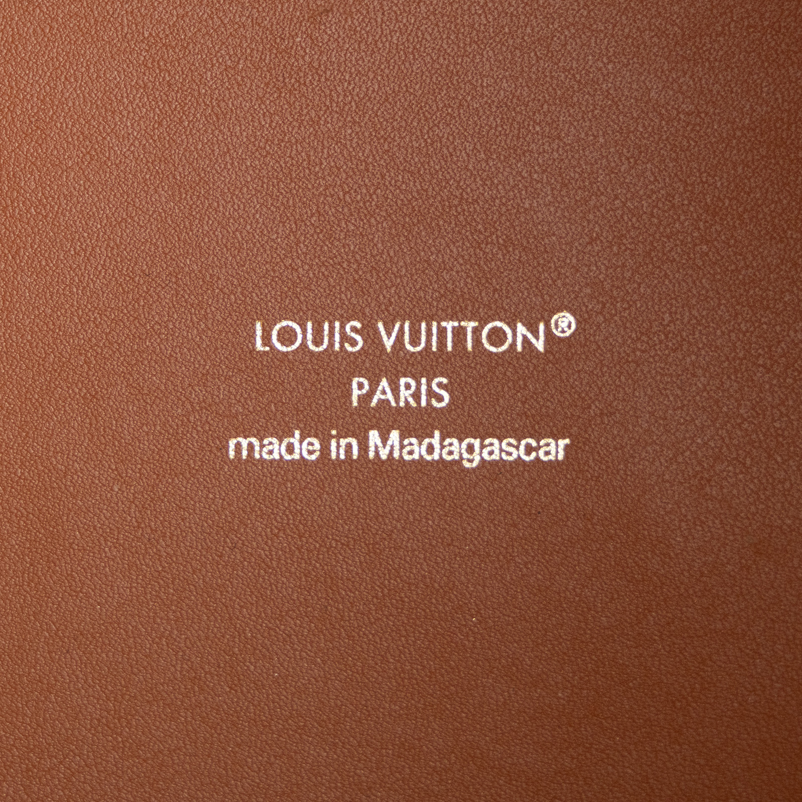 路易威登 LOUIS VUITTON Néonoé BB 拉菲草 束口水桶包 M24722 晶片款 棕 Noe BB天然拉菲草束口斜背水桶包 原廠盒子/防塵袋