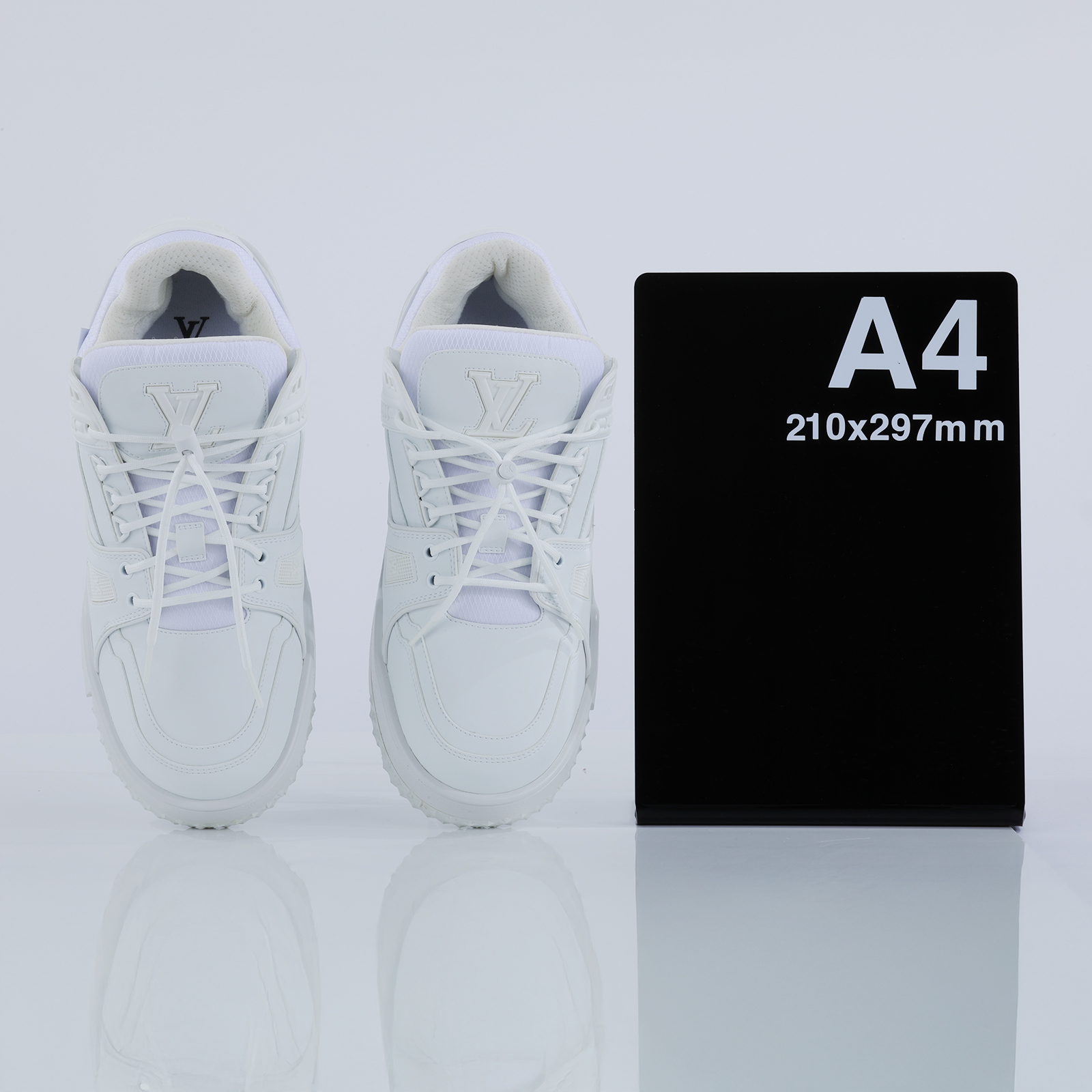 路易威登 LOUIS VUITTON LV Trainer Snow 運動鞋 白色 1ADEV6 白Trainer Snow 運動鞋 原廠盒子/防塵袋