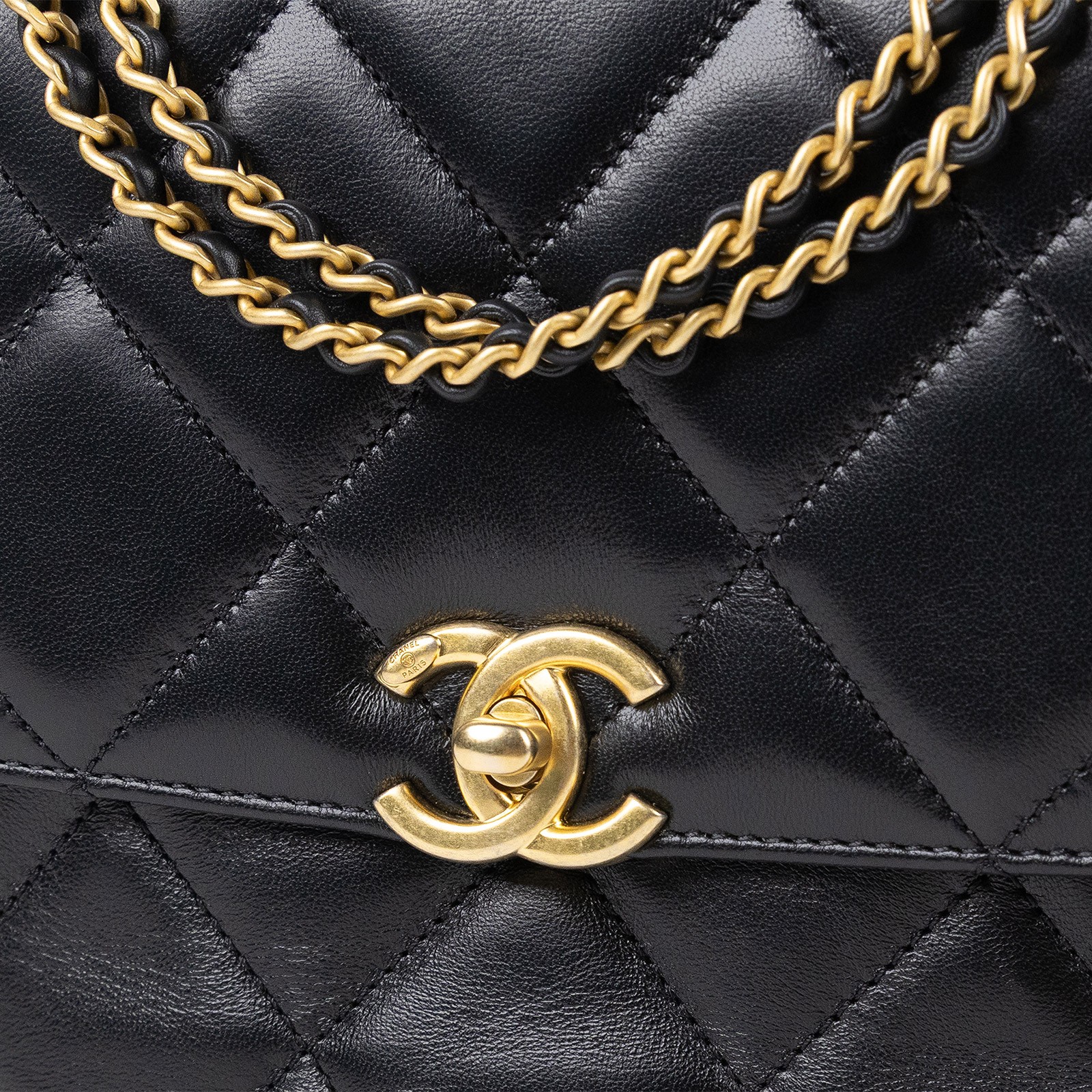 香奈兒 CHANEL 荔枝皮 掀蓋 拉鍊 小型款 後背包 手提包 AS3884 晶片款 黑金方後背包 防塵袋/原廠盒子/購買證明