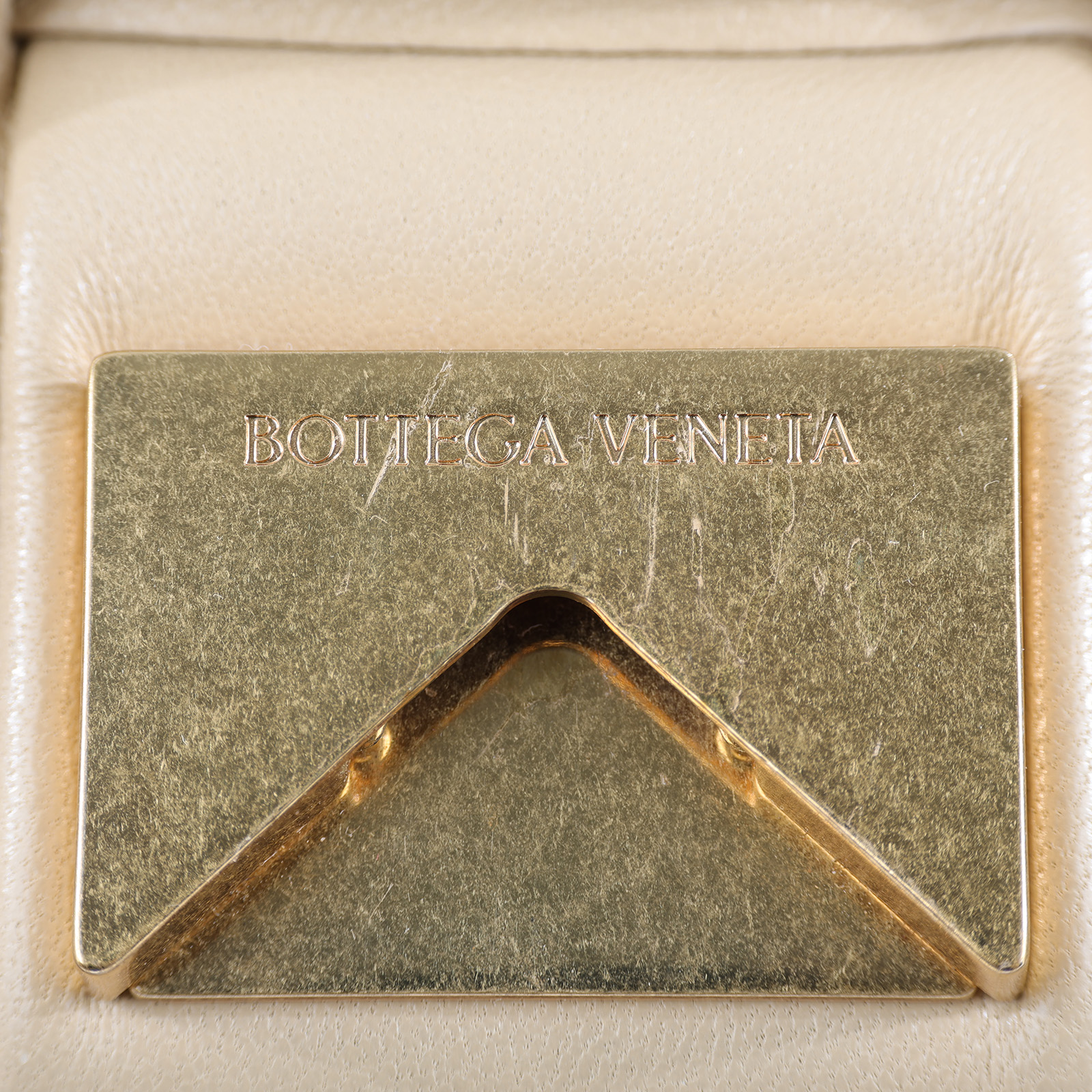 寶緹嘉 BOTTEGA VENETA Padded Cassette 枕頭編織包 591970VCQR1 奶茶PADDED CASSETTE 防塵袋