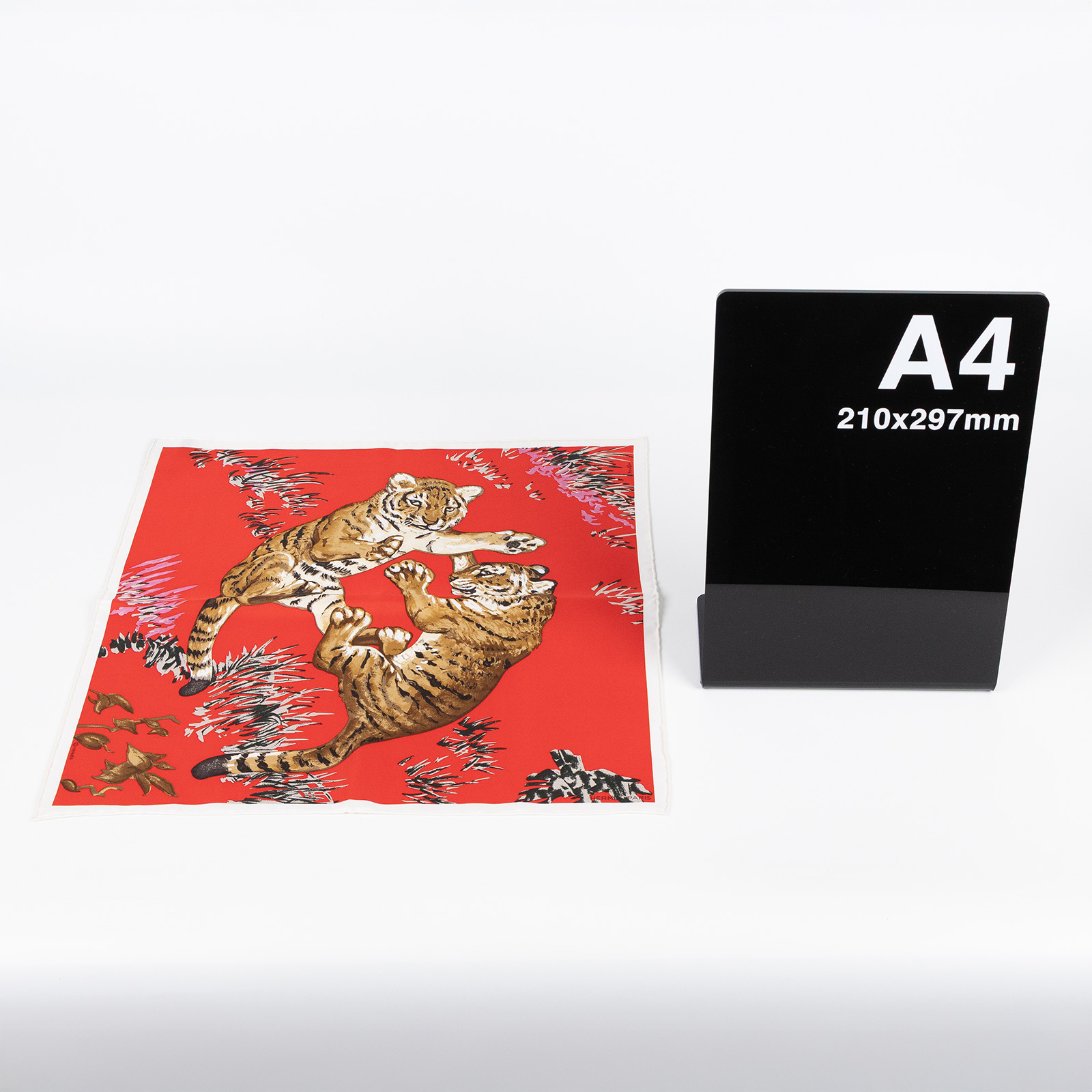 愛馬仕 Hermes Les Tigreaux scarf 45 方巾 H892491S 紅老虎嬉戲絲巾45 原廠盒子