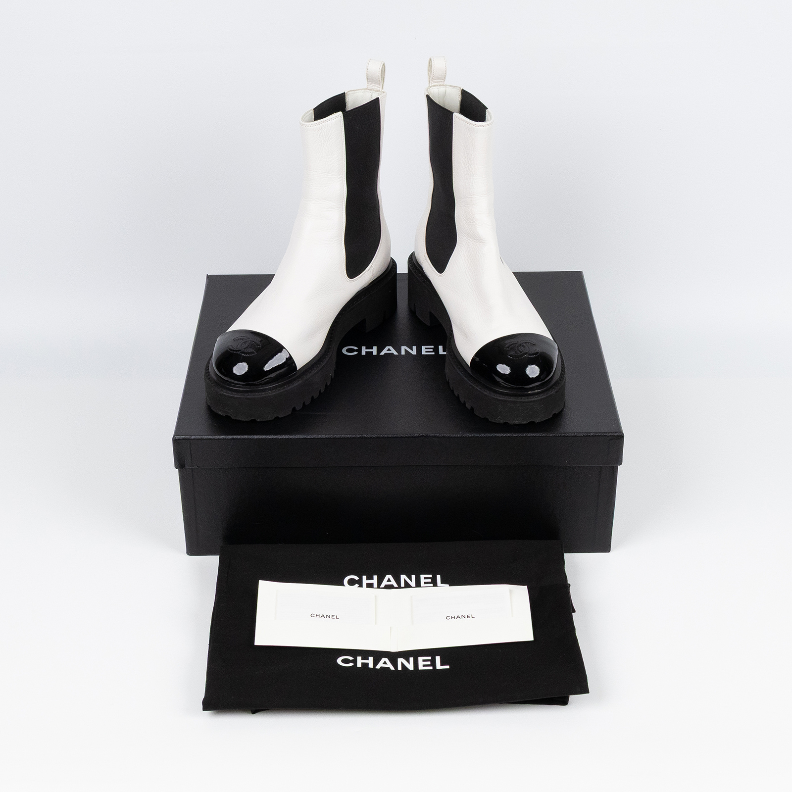 香奈兒 CHANEL Calfskin Cap Toe CC 短靴 G38218_38 黑白中筒靴 #38 原廠盒子/防塵袋