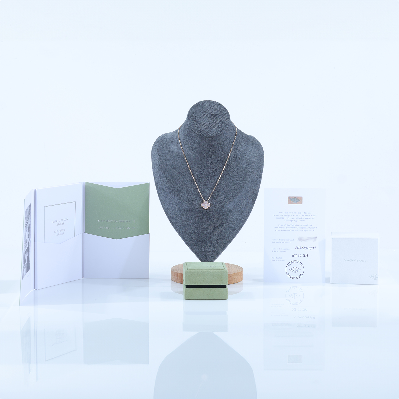 梵克雅寶 Van Cleef & Arpels Vintage Alhambra 吊墜 2025 Holiday VCARPMOP00  原廠盒子2/防塵袋/保書