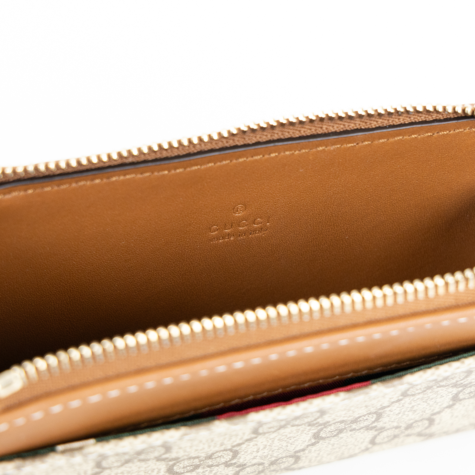 古馳 GUCCI GG Emblem 拉鍊卡包 821804 FAD6L 棕色GG拉鍊卡包 原廠盒子