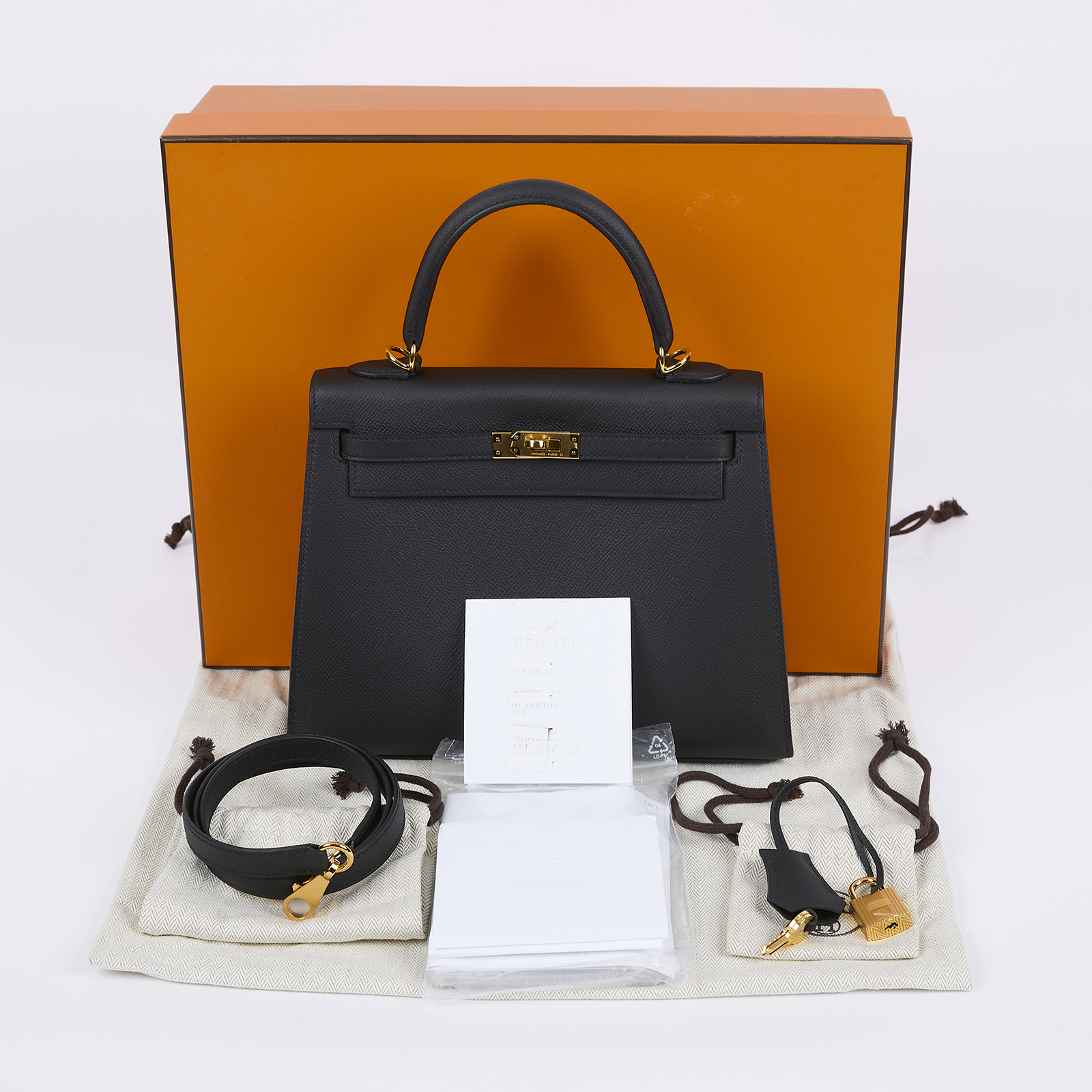 愛馬仕 Hermes Kelly Bag 凱莉包 25 黑色 金色五金 H038416CC89 /  原廠盒子/購買證明/防塵袋/雨衣/鎖組