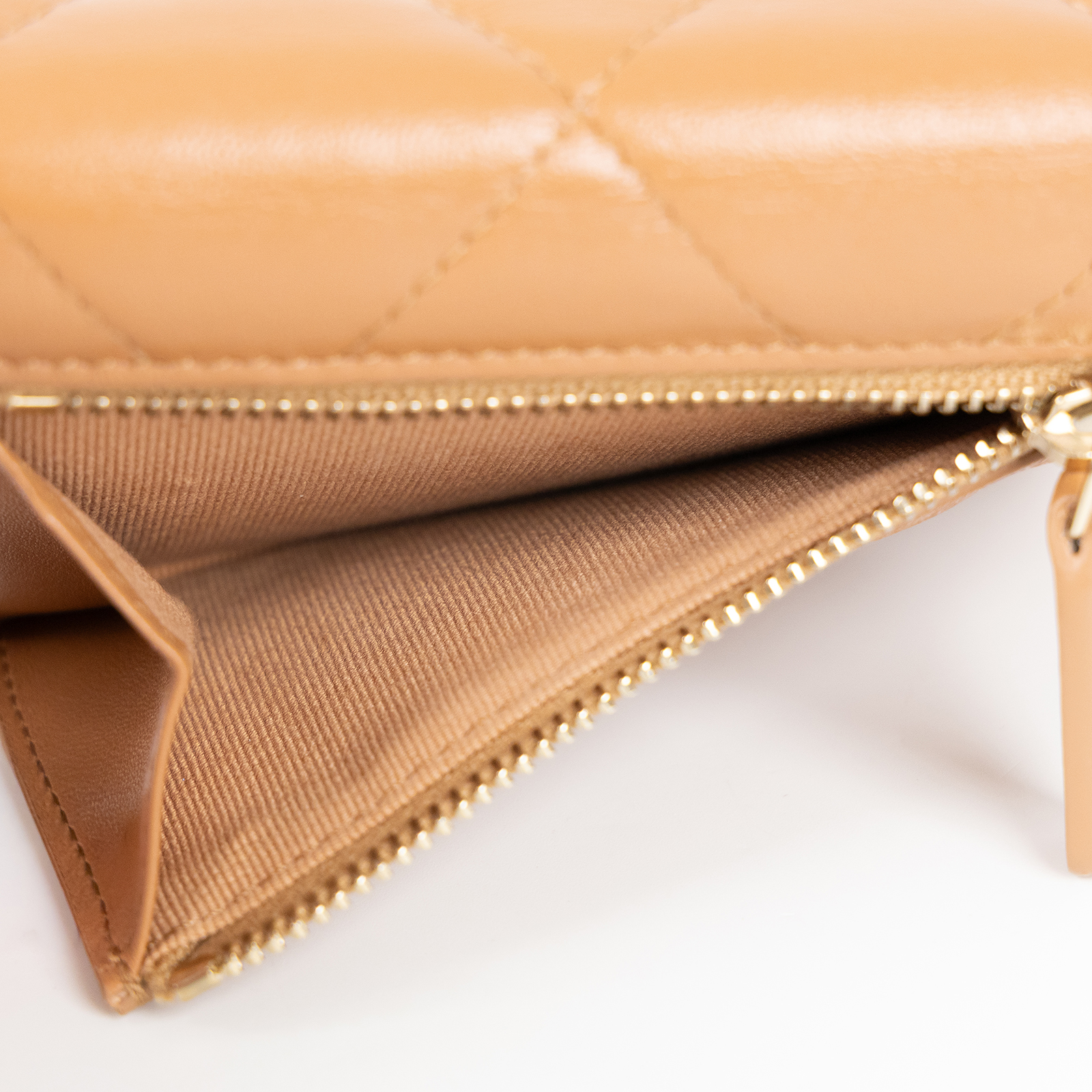 香奈兒 CHANEL 19 三折短夾 AP2809 晶片款 奶茶色19三折短夾 原廠盒子/防塵袋