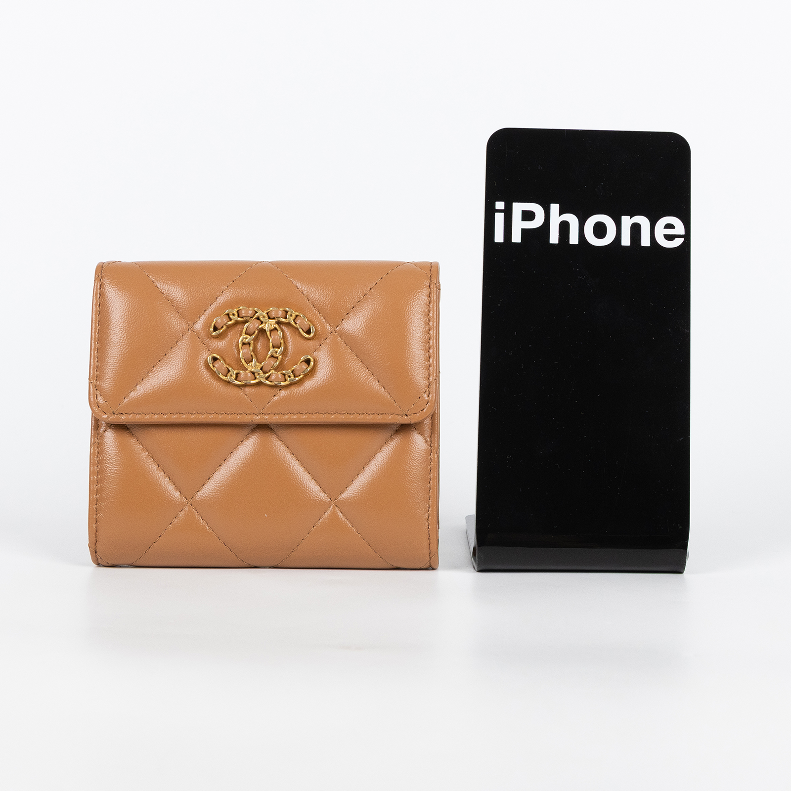 香奈兒 CHANEL 19 三折短夾 AP2809 晶片款 奶茶色19三折短夾 原廠盒子/防塵袋