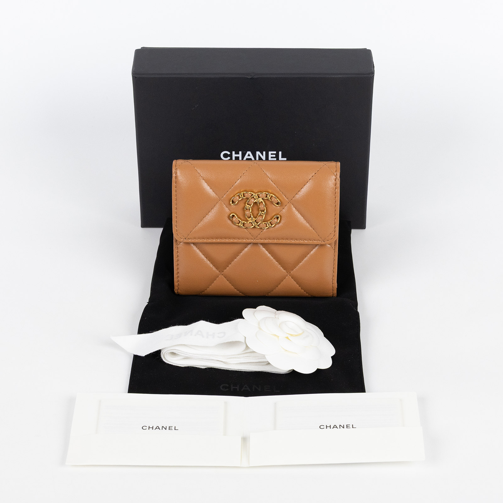 香奈兒 CHANEL 19 三折短夾 AP2809 晶片款 奶茶色19三折短夾 原廠盒子/防塵袋