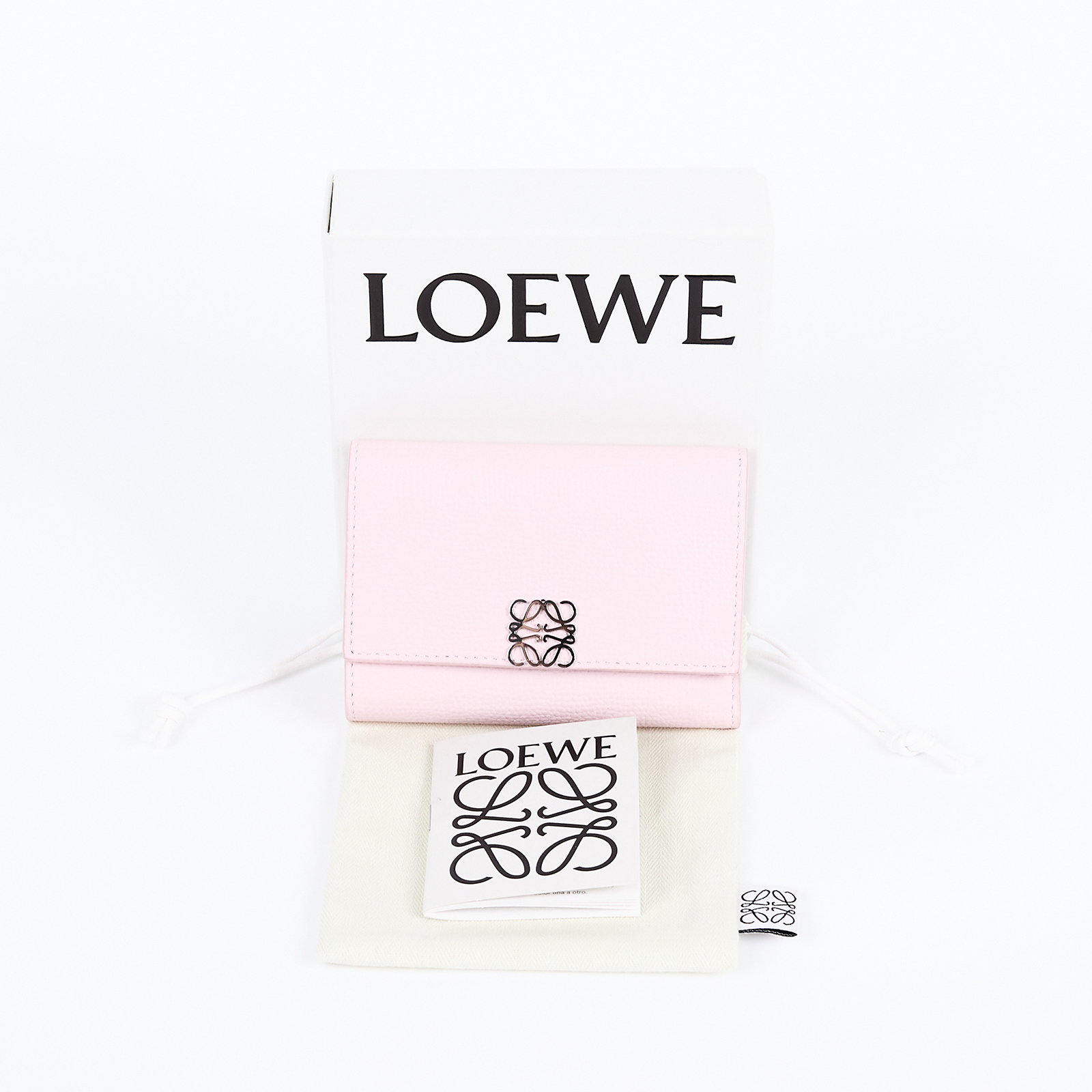 羅意威 LOEWE 小型鵝卵石紋小牛皮 Anagram 直式錢包 C821S33X12 粉ANAGRAM三折短夾 原廠盒子/防塵袋