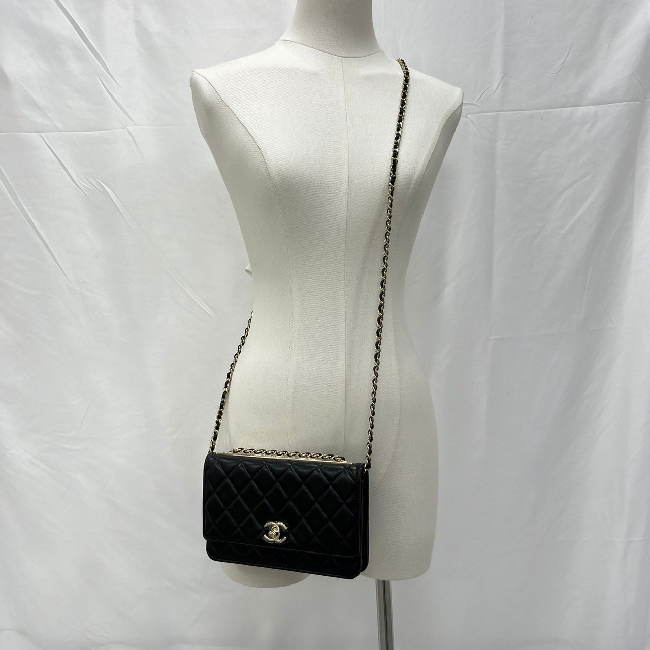 NEW Chanel Gold & Crystal LOGO Small CC Stud Classic
