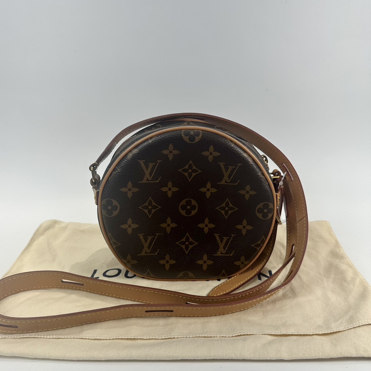 路易威登 LOUIS VUITTON Boite Chapeau Souple PM 圓型肩背包 M45578 晶片款 原花圓餅包 防塵袋