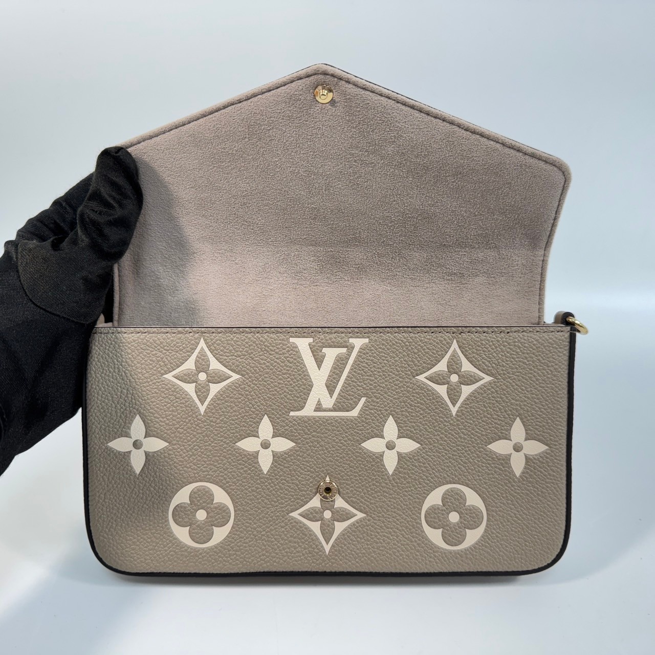 路易威登 LOUIS VUITTON Félicie Pochette 粒面壓花牛皮 翻蓋 斜背 鍊帶 肩背包 灰色 奶油色 M82610 晶片款  防塵袋/背帶