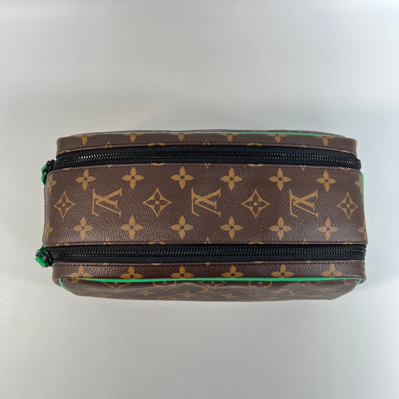 路易威登 LOUIS VUITTON Dopp Kit 盥洗包 經典帆布 M46253 晶片款 原花綠邊雙拉鍊梳洗包 防塵袋