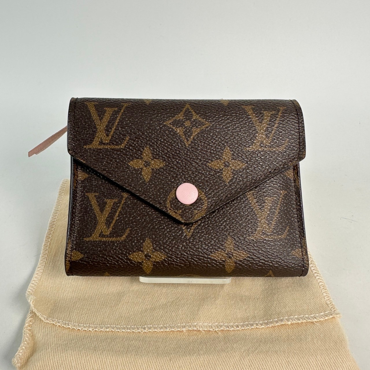 路易威登 LOUIS VUITTON Victorine 錢包 塗層帆布 芭蕾粉色 M62360 粉VICTORINE短夾 防塵袋