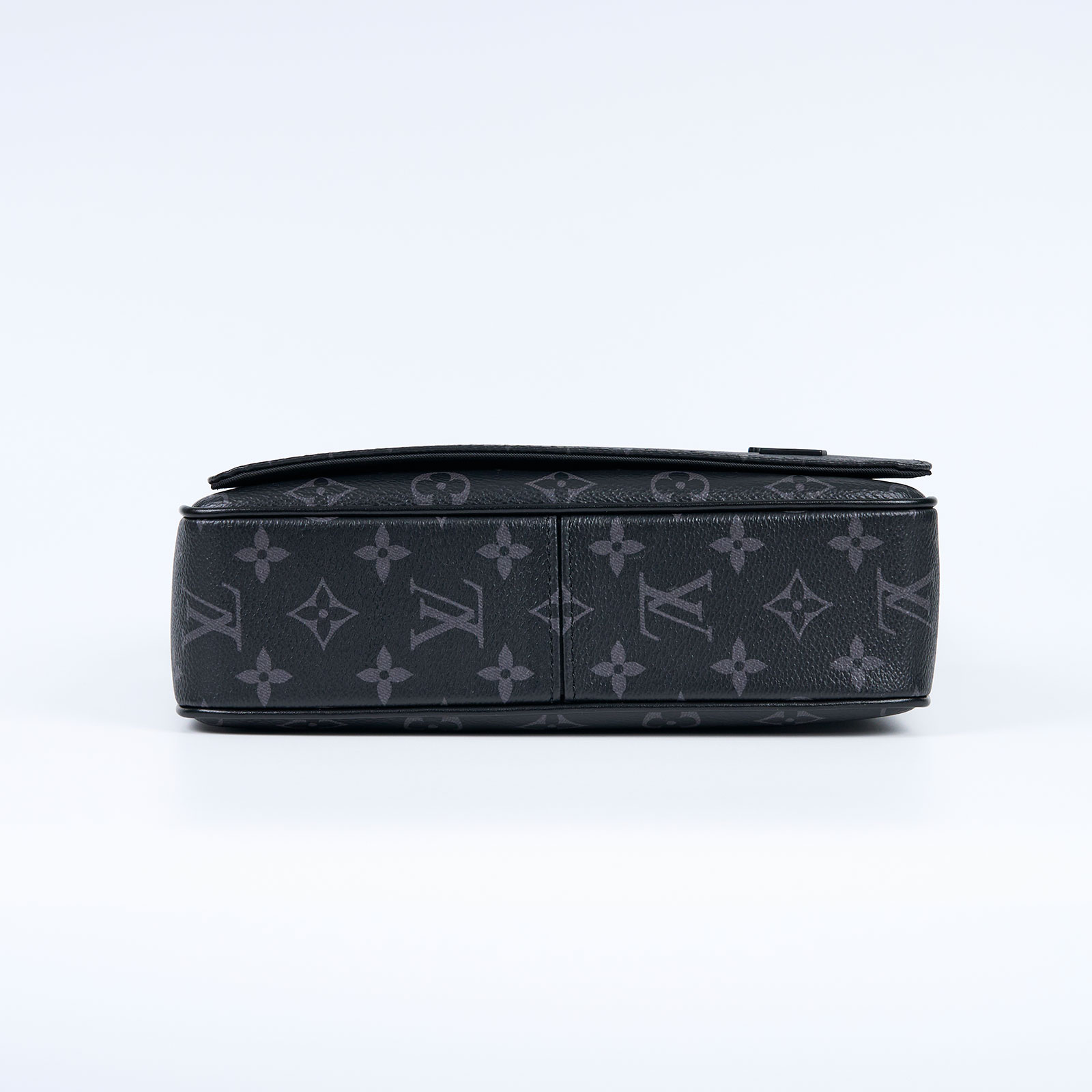 路易威登 LOUIS VUITTON District PM 肩背包 Eclipse帆布 黑色 M46255 晶片款  原廠盒子/防塵袋