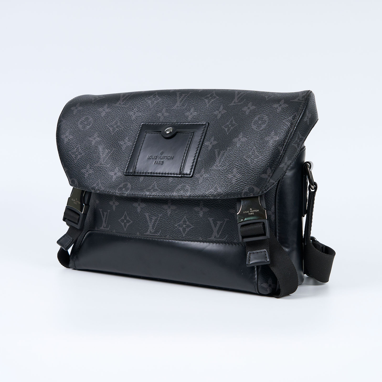 路易威登 LOUIS VUITTON Messenger PM Voyager Eclipse帆布 肩背 郵差包 黑色 M40511  防塵袋