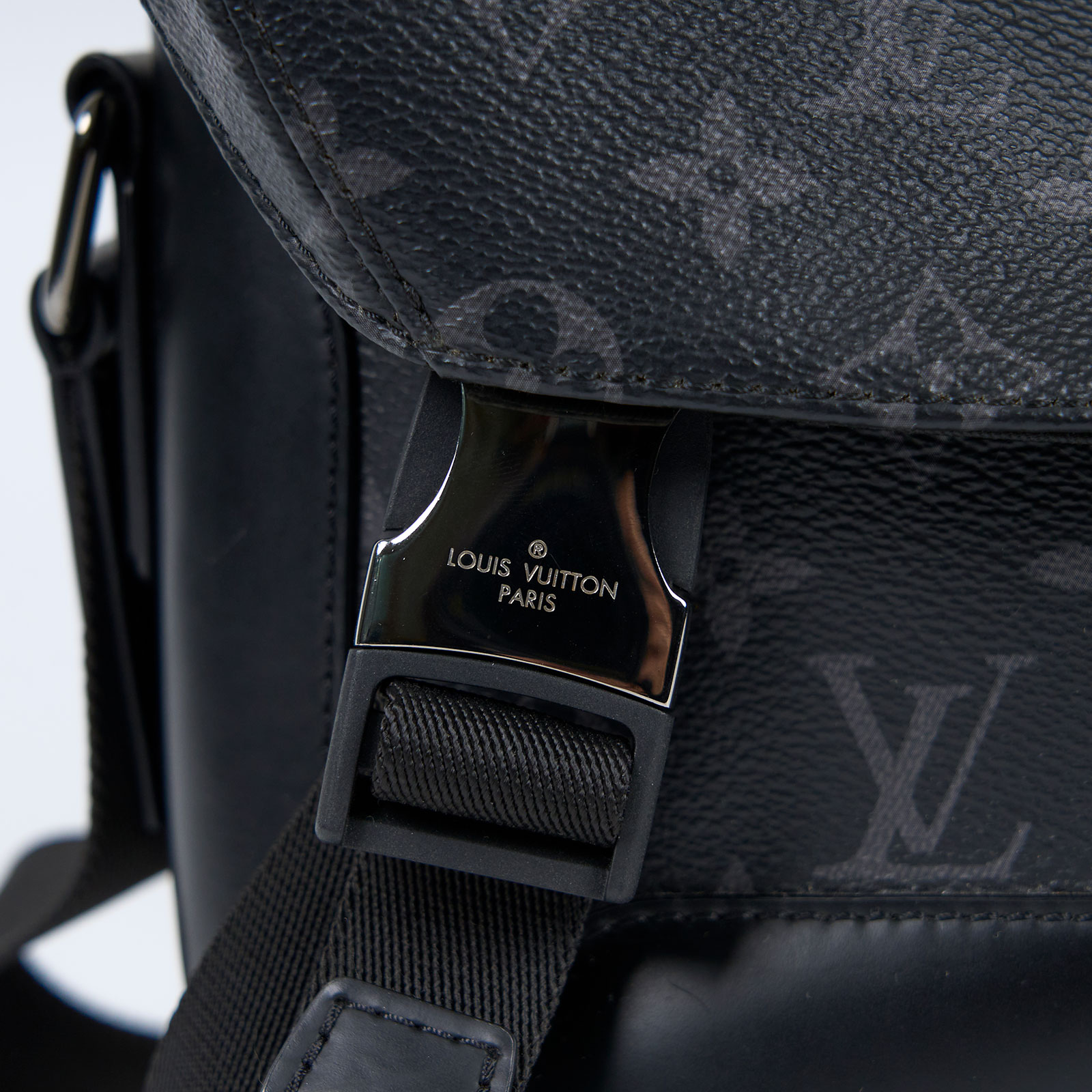 路易威登 LOUIS VUITTON Messenger PM Voyager Eclipse帆布 肩背 郵差包 黑色 M40511  防塵袋