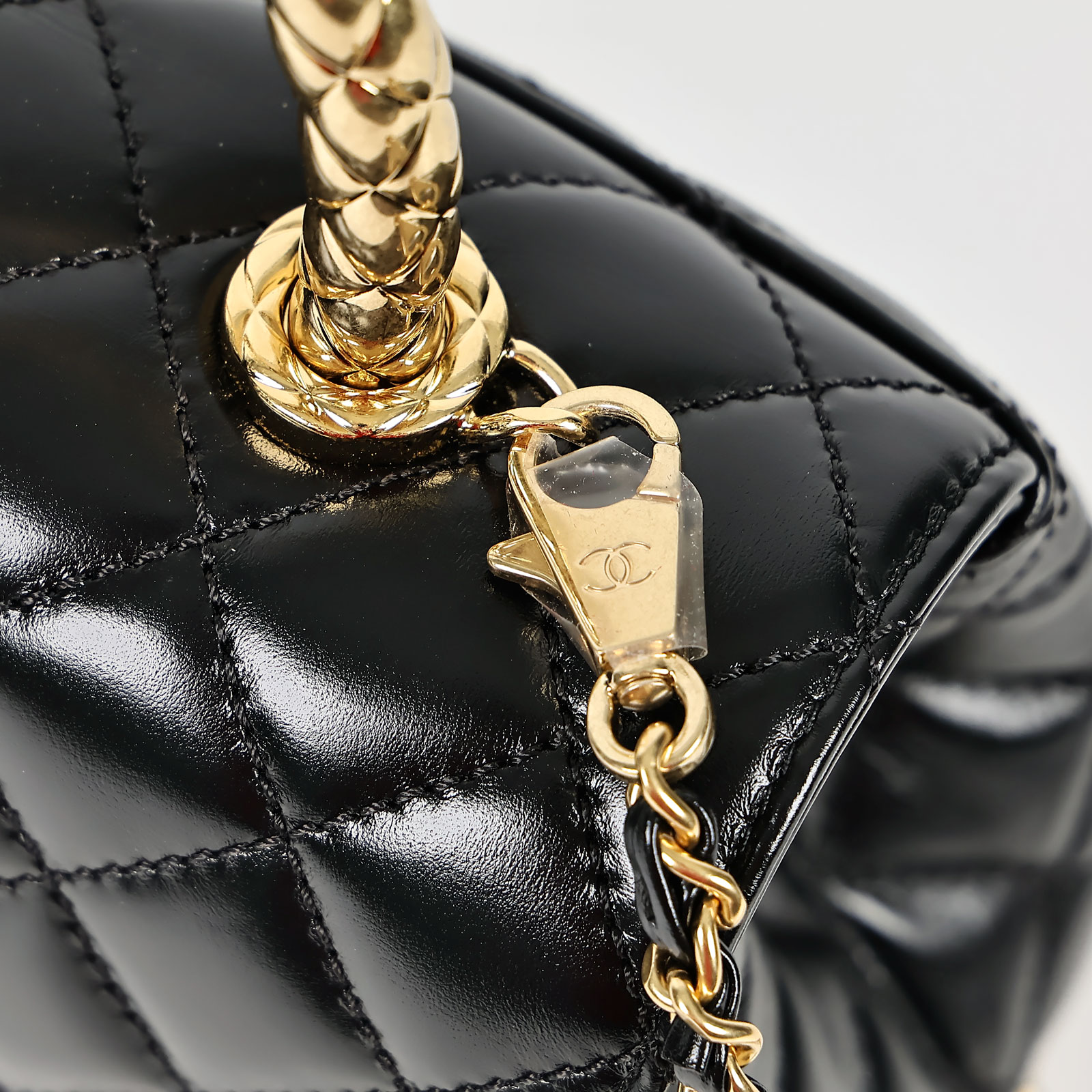 香奈兒 CHANEL Handle 24 手提 口蓋包 A92990 晶片款 黑金羊COCO HANDLE 24 原廠盒子/防塵袋/台灣購買證明