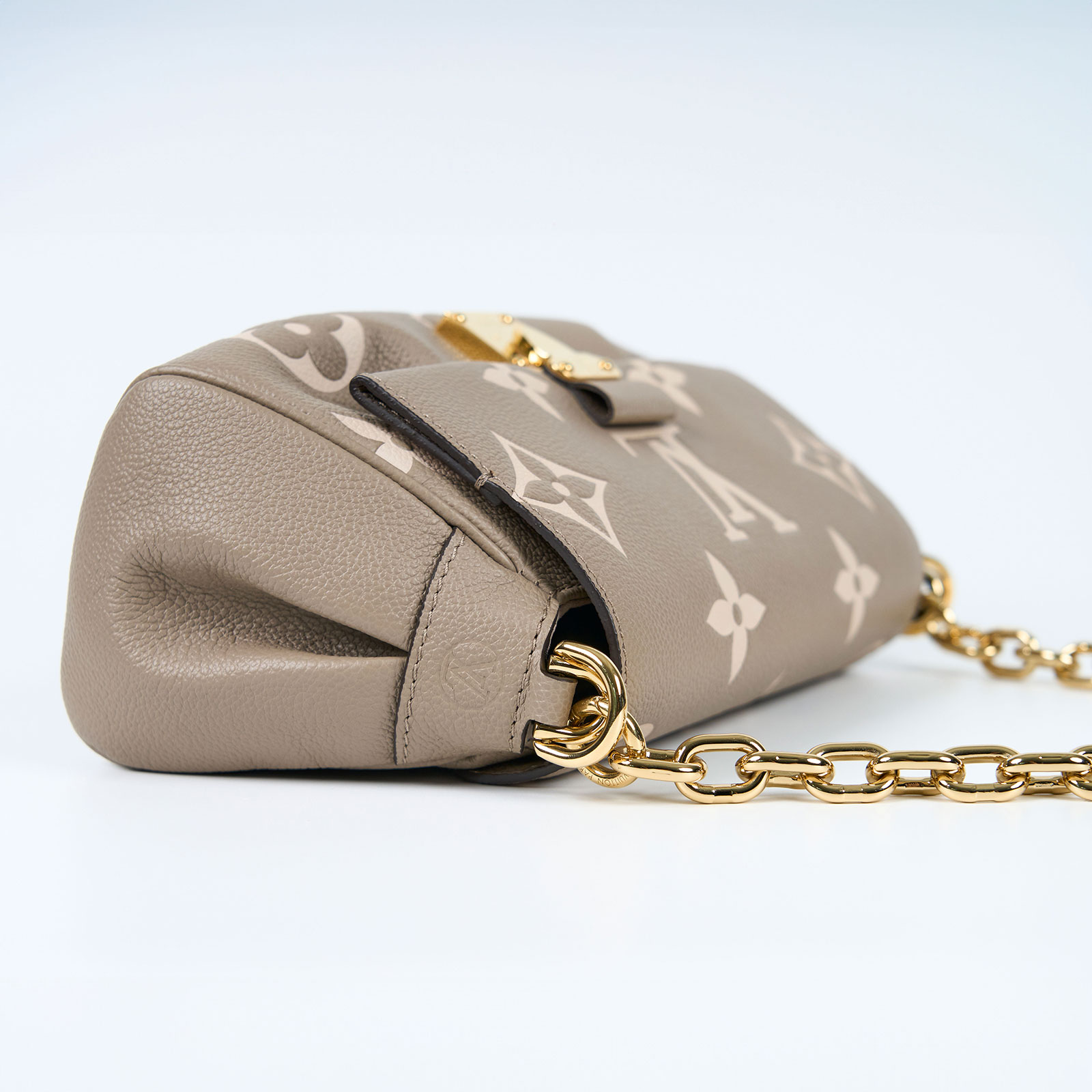 路易威登 LOUIS VUITTON Favorite 長型 肩背包 柔軟粒面皮革 斑鳩灰色 奶油色 M45836 晶片款  原廠盒子/防塵袋/背帶/台灣購買證明