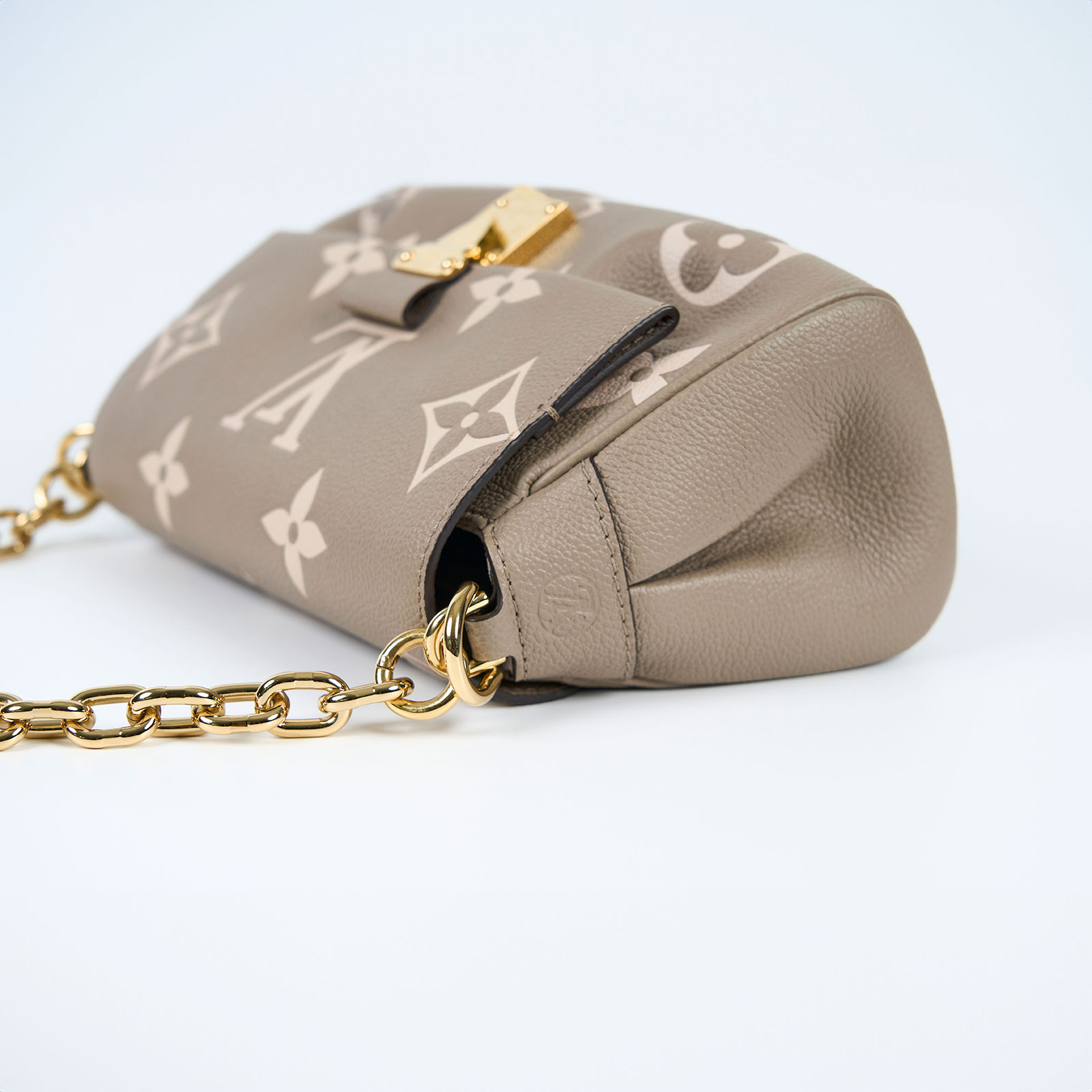 路易威登 LOUIS VUITTON Favorite 長型 肩背包 柔軟粒面皮革 斑鳩灰色 奶油色 M45836 晶片款  原廠盒子/防塵袋/背帶/台灣購買證明