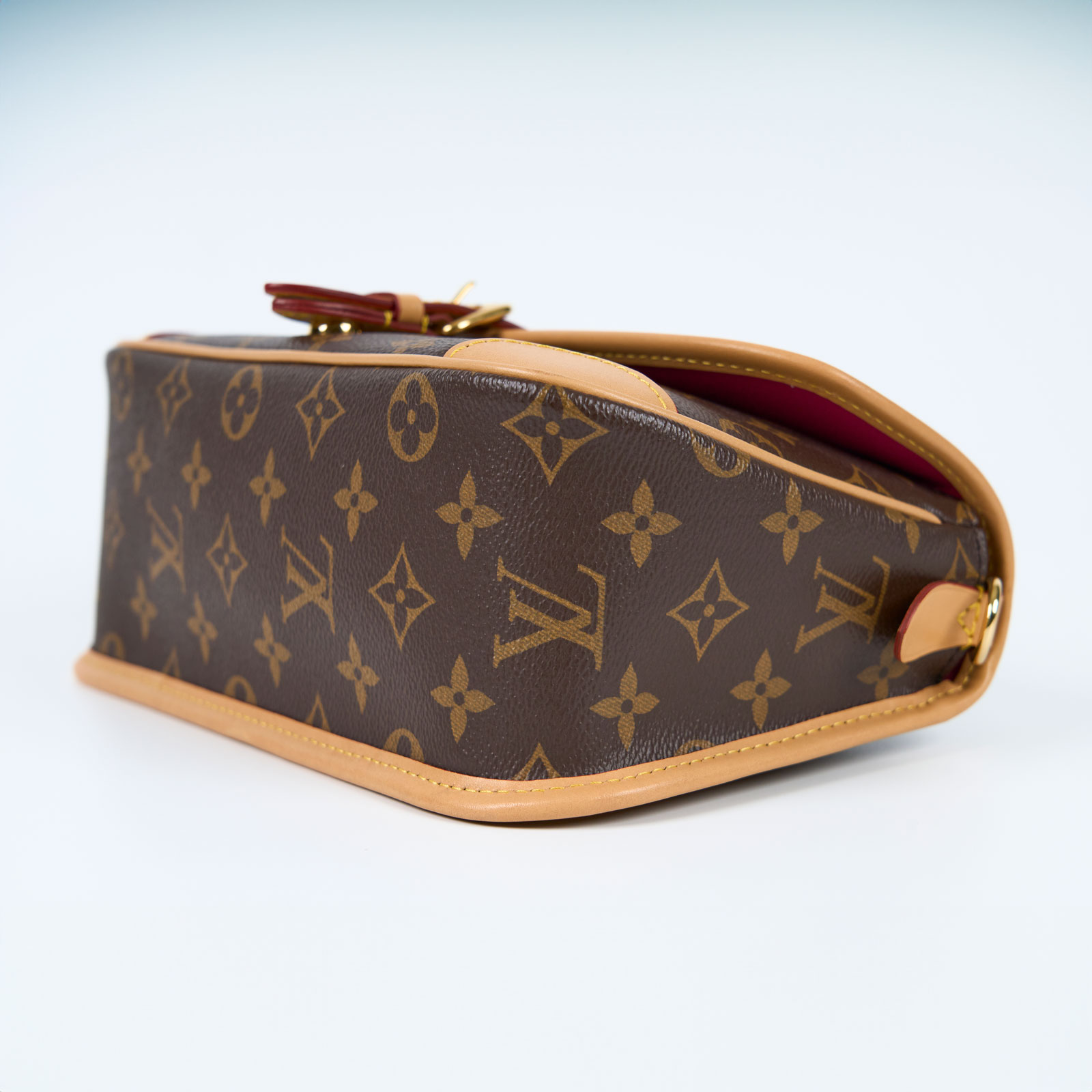 路易威登 LOUIS VUITTON Diane 腋下包法棍 單肩背包 經典帆布 M46049 晶片款 ☆原花DIANE 原廠盒子/防塵袋/背帶
