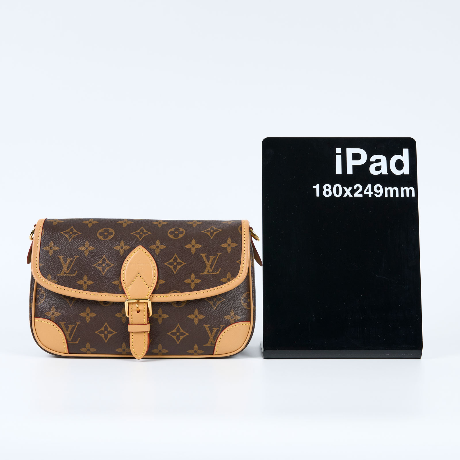 路易威登 LOUIS VUITTON Diane 腋下包法棍 單肩背包 經典帆布 M46049 晶片款 ☆原花DIANE 原廠盒子/防塵袋/背帶