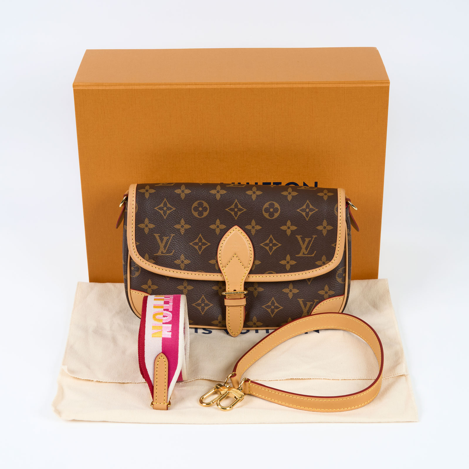 路易威登 LOUIS VUITTON Diane 腋下包法棍 單肩背包 經典帆布 M46049 晶片款 ☆原花DIANE 原廠盒子/防塵袋/背帶