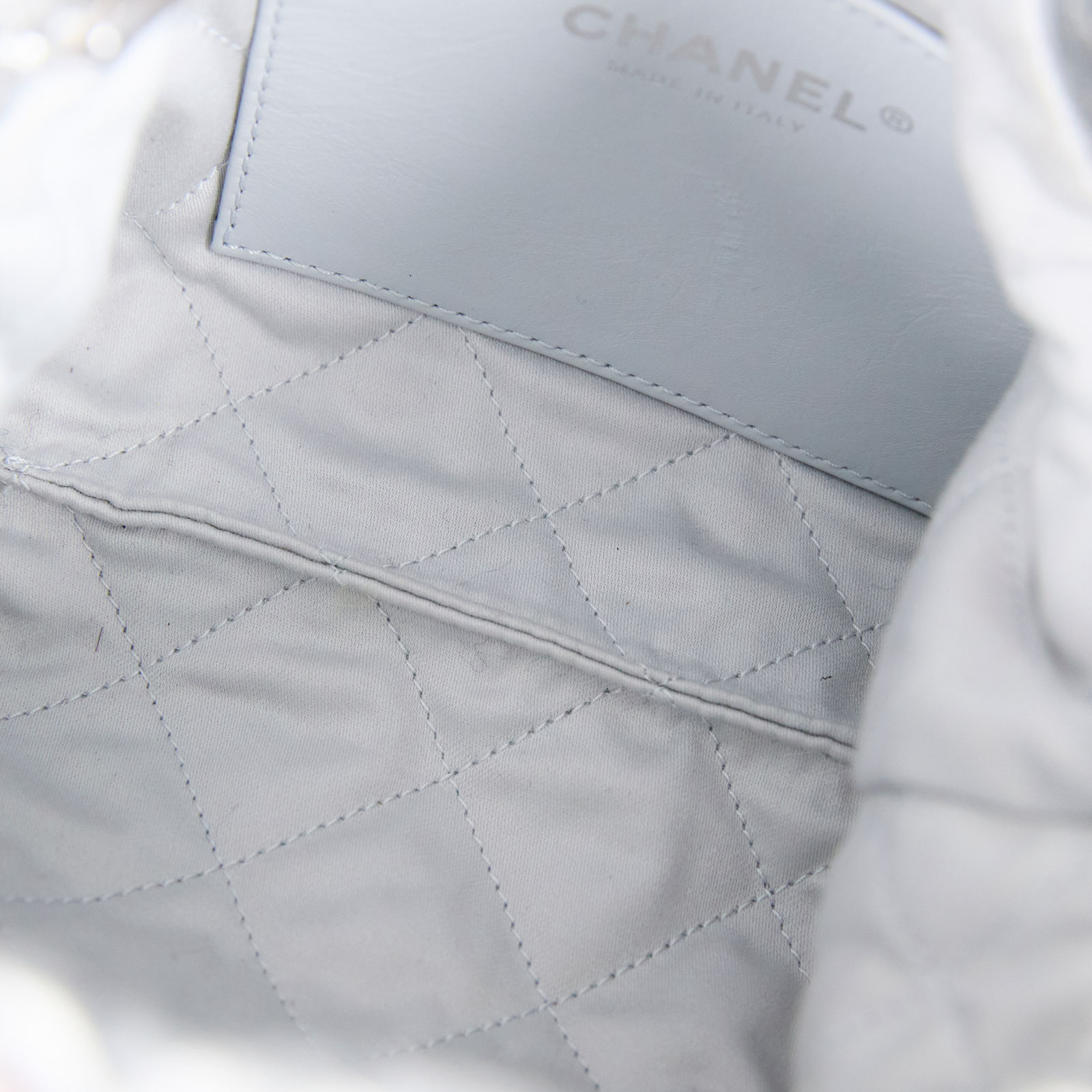 香奈兒 CHANEL 22 Mini 菱格紋 肩背包  晶片款 銀22 MINI 原廠盒子/防塵袋/背帶