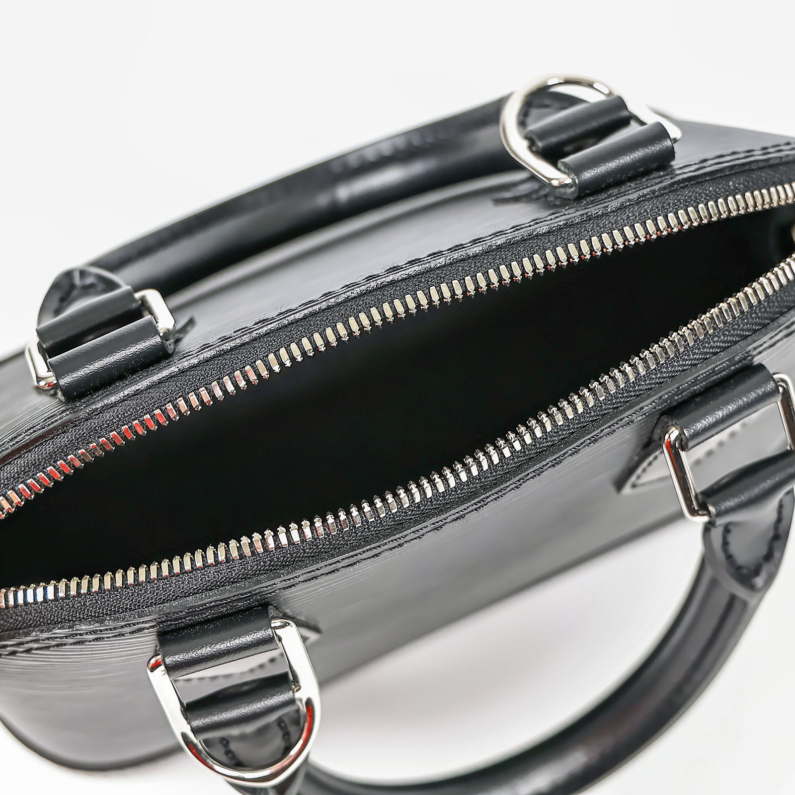 路易威登 LOUIS VUITTON EPI Alma BB 可斜背 手提包 M40862 晶片款 黑EPI ALMA BB 防塵袋/鎖組/背帶