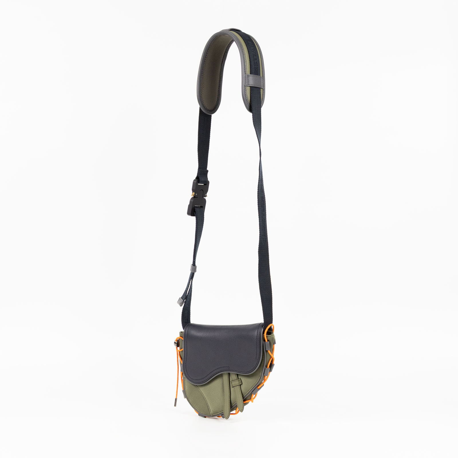 迪奧 CHRISTIAN DIOR Saddle Sacai 聯名 膠囊系列 馬鞍包 1ADCA374US 墨綠SADDLE SACAI肩背包 無附屬品
