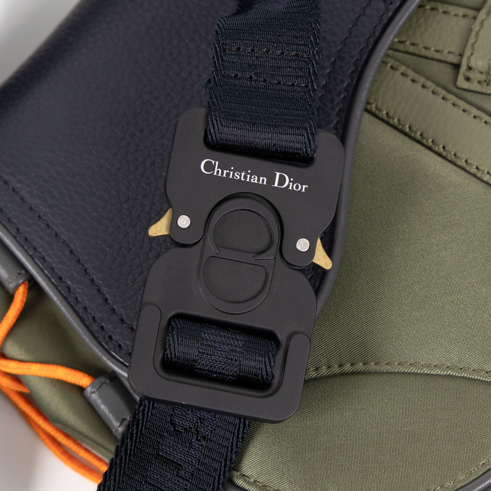 迪奧 CHRISTIAN DIOR Saddle Sacai 聯名 膠囊系列 馬鞍包 1ADCA374US 墨綠SADDLE SACAI肩背包 無附屬品