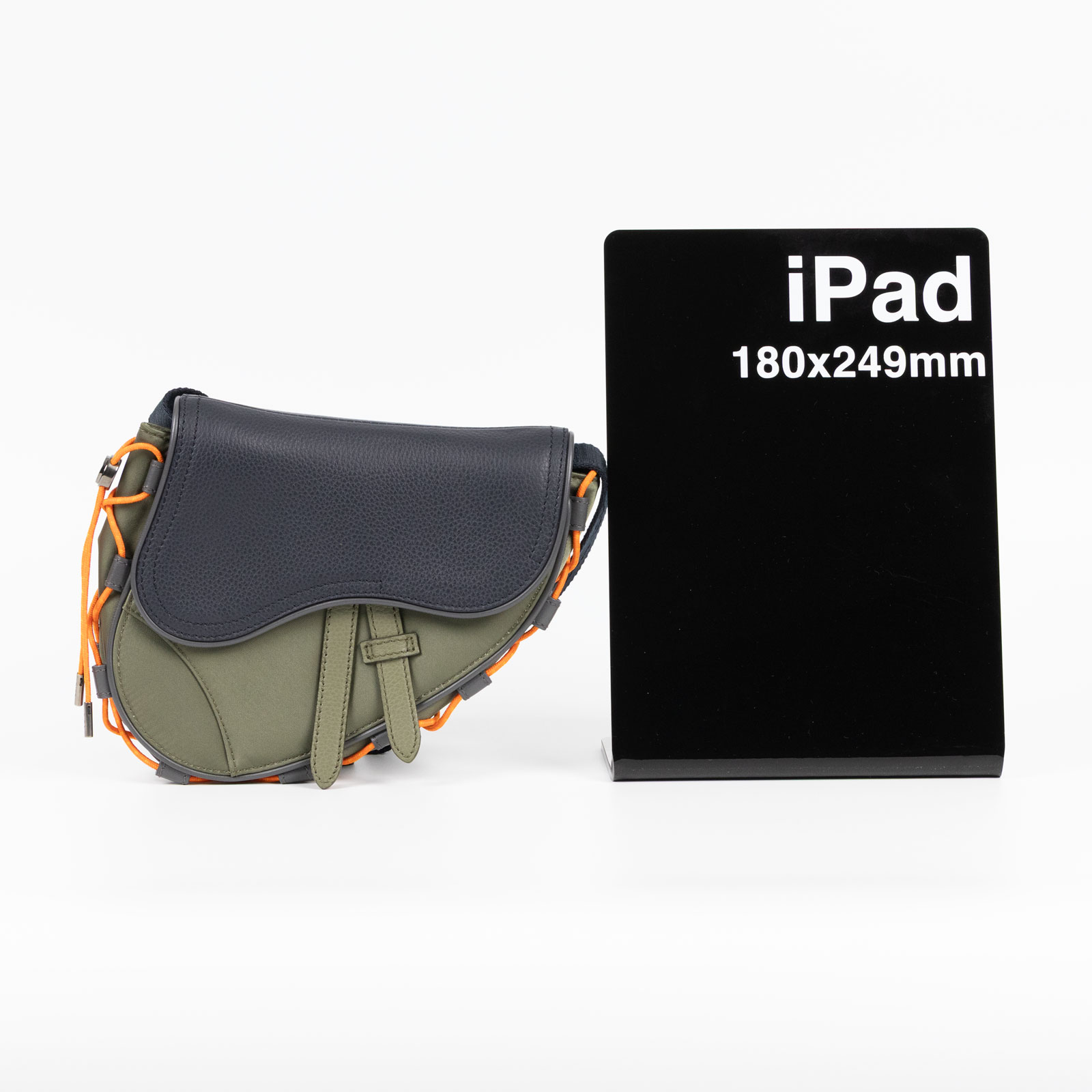 迪奧 CHRISTIAN DIOR Saddle Sacai 聯名 膠囊系列 馬鞍包 1ADCA374US 墨綠SADDLE SACAI肩背包 無附屬品