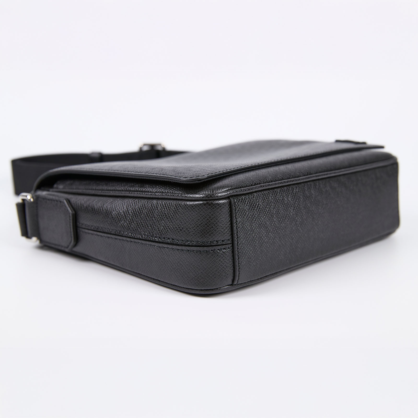 路易威登 LOUIS VUITTON District PM 黑色 M30850 晶片款 黑TAIGA DISTRICT PM 防塵袋/原廠盒子