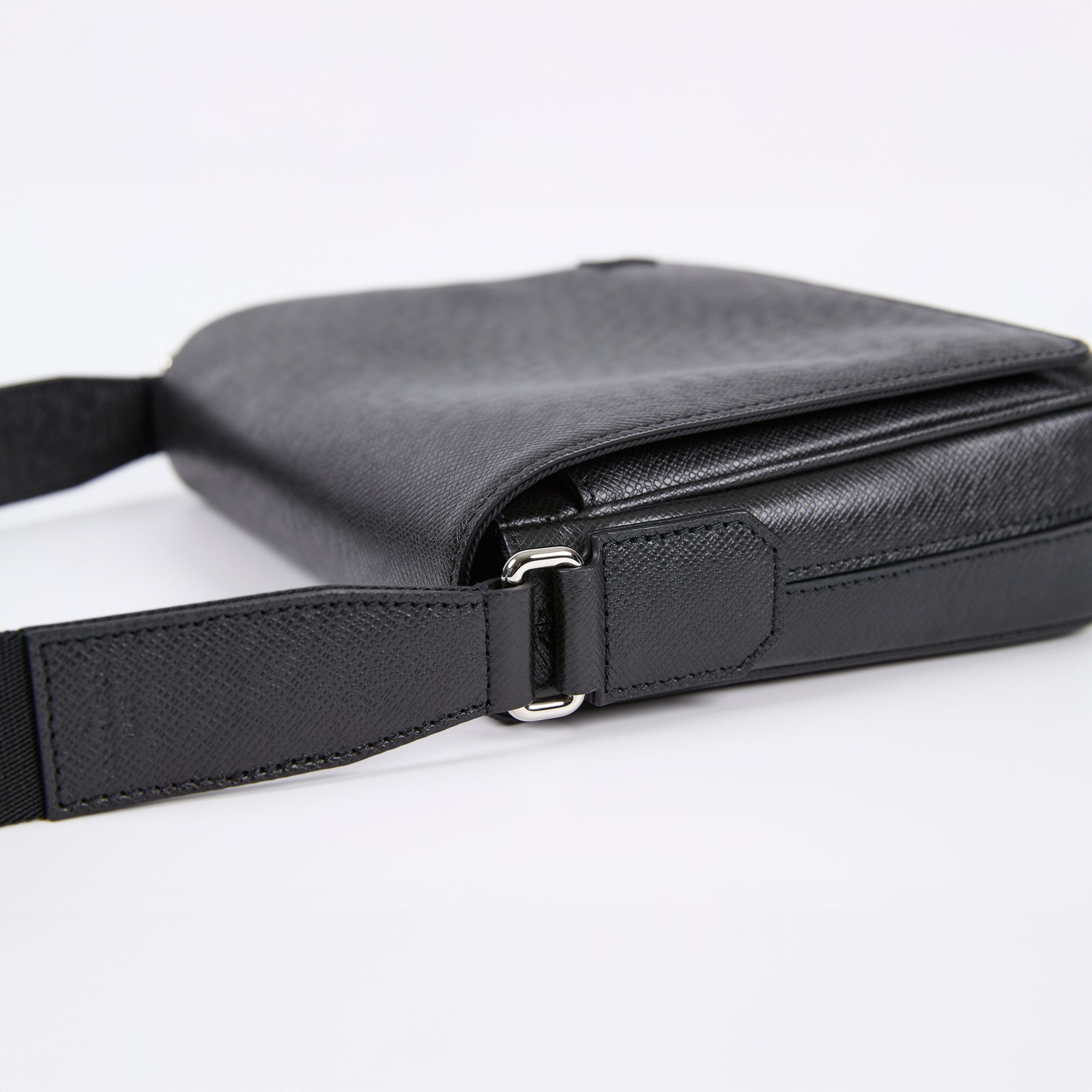 路易威登 LOUIS VUITTON District PM 黑色 M30850 晶片款 黑TAIGA DISTRICT PM 防塵袋/原廠盒子