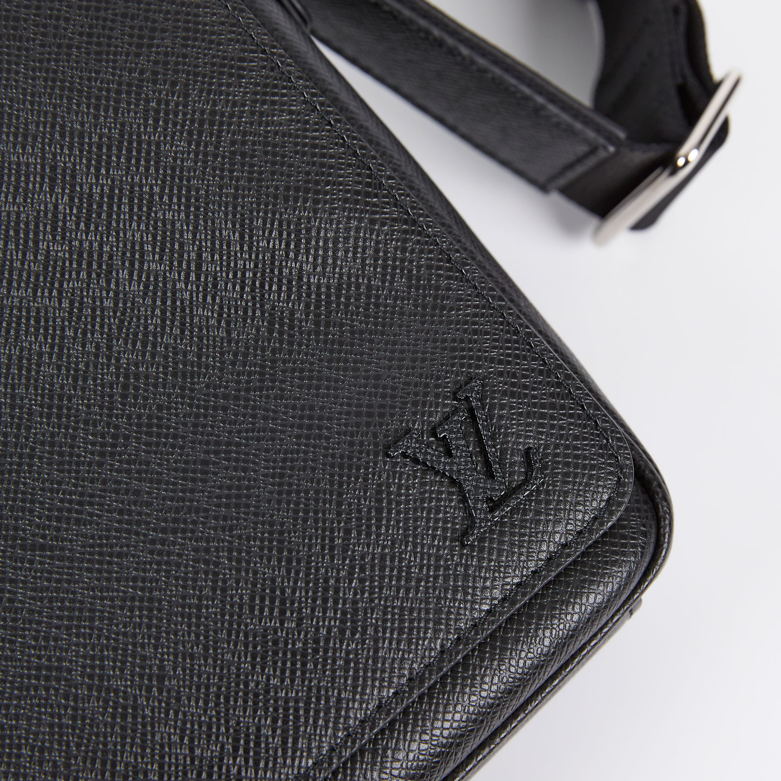 路易威登 LOUIS VUITTON District PM 黑色 M30850 晶片款 黑TAIGA DISTRICT PM 防塵袋/原廠盒子