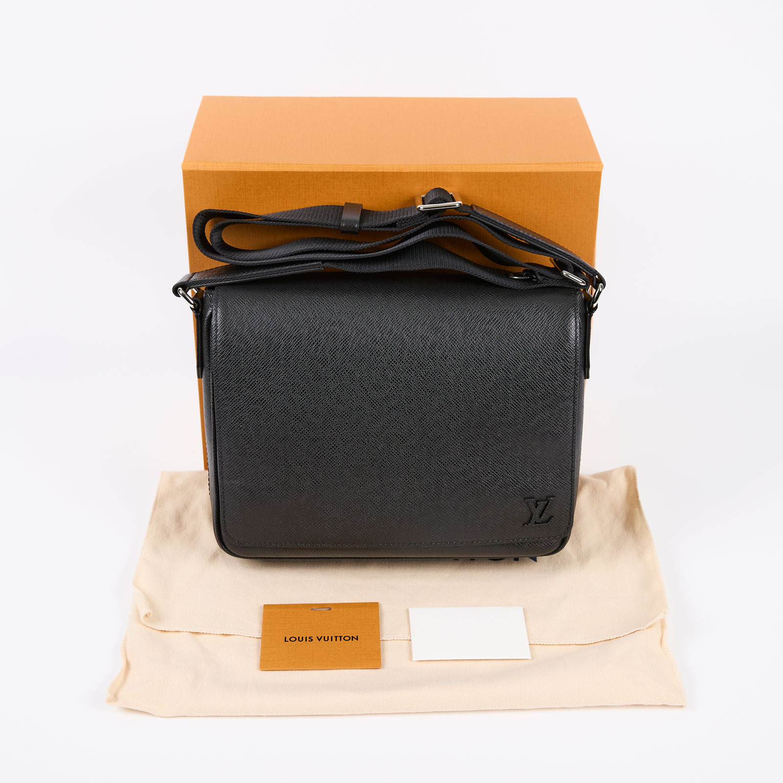 路易威登 LOUIS VUITTON District PM 黑色 M30850 晶片款 黑TAIGA DISTRICT PM 防塵袋/原廠盒子