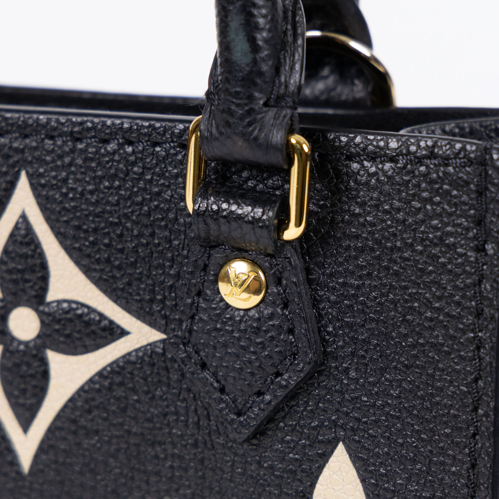 路易威登 LOUIS VUITTON Petit Sac Plat 斜背琴譜包 M57937 黑底白花PETIT SAC PLAT 原廠盒子/防塵袋