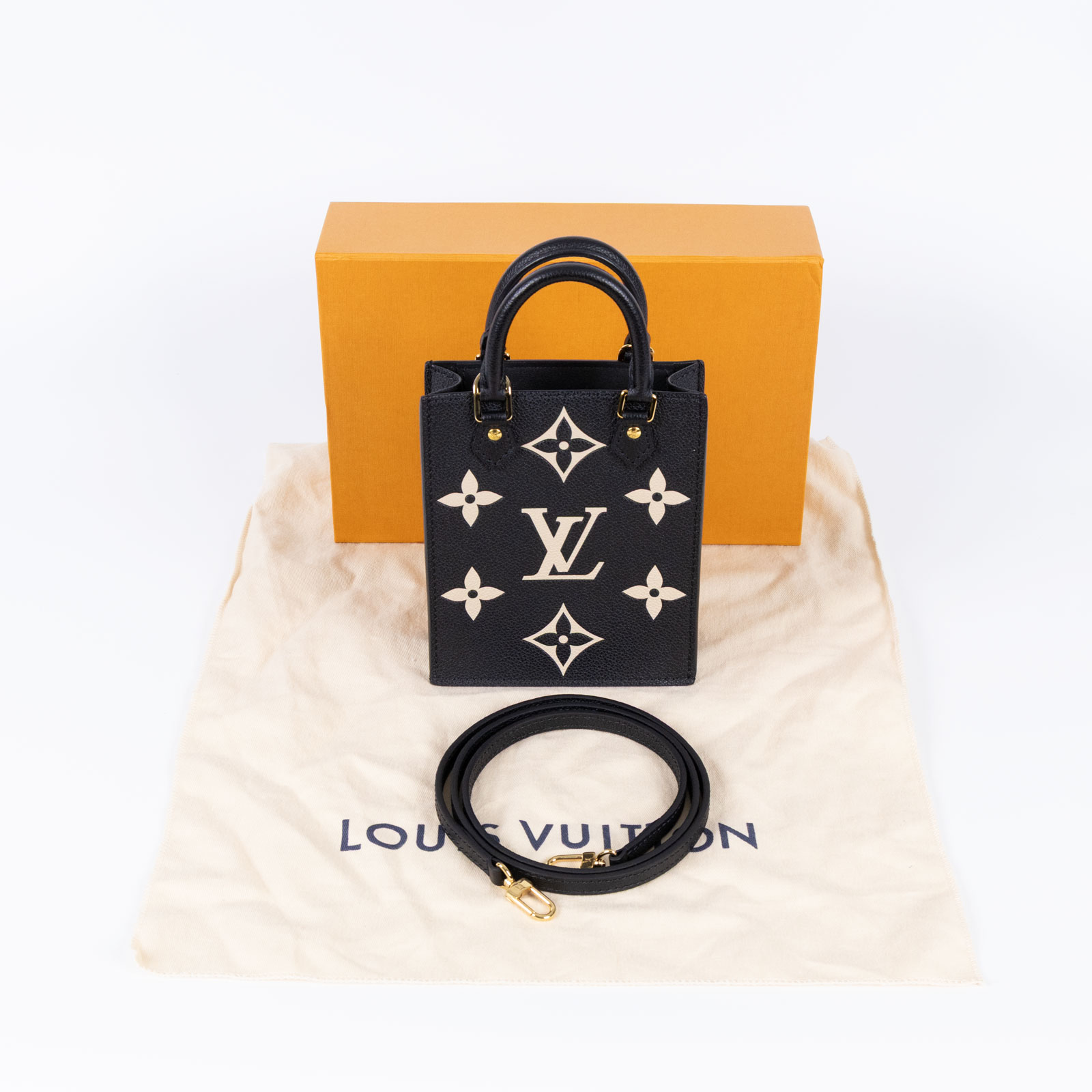 路易威登 LOUIS VUITTON Petit Sac Plat 斜背琴譜包 M57937 黑底白花PETIT SAC PLAT 原廠盒子/防塵袋
