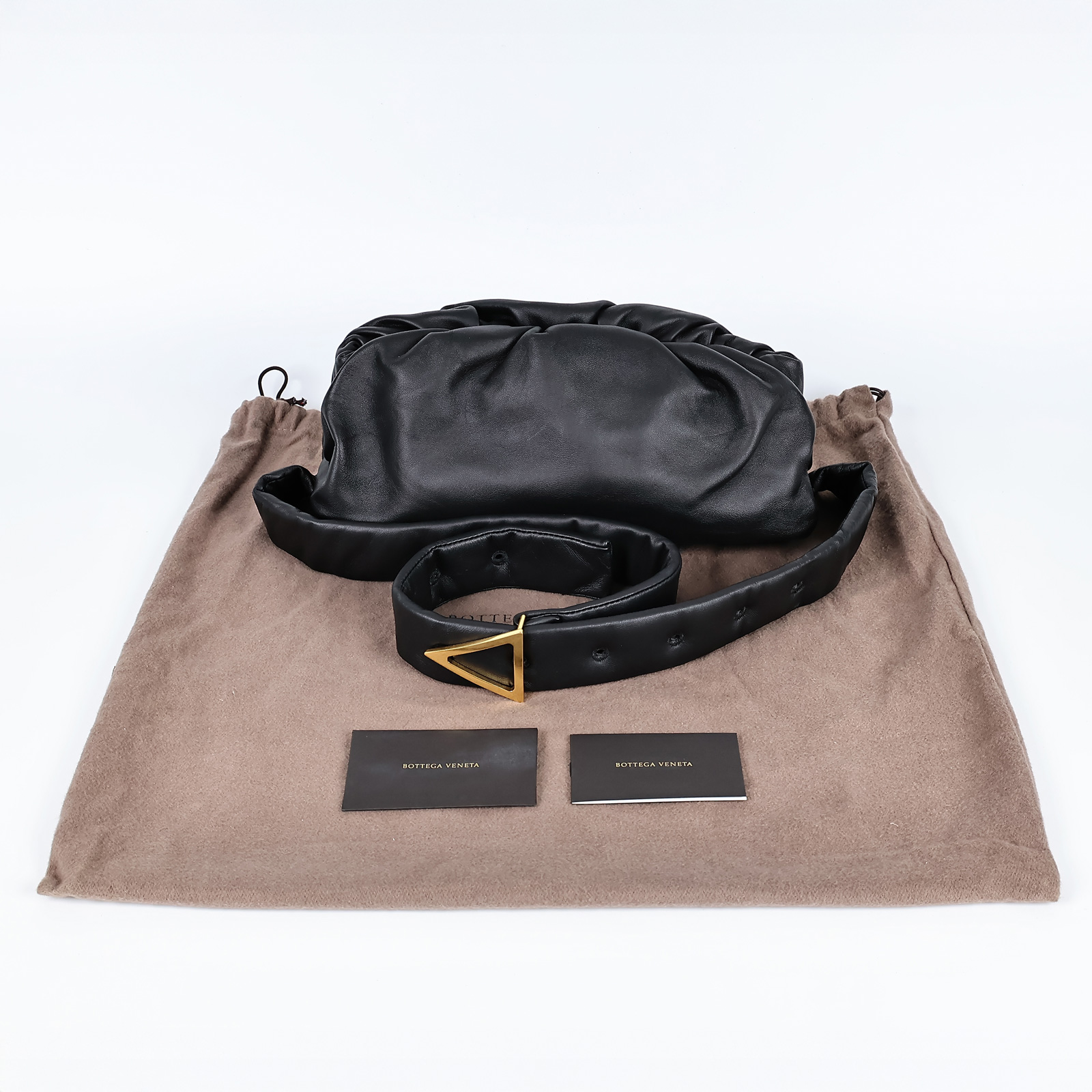 寶緹嘉 BOTTEGA VENETA The Pouch 雲朵包 620954 黑THE POUCH雲朵胸包 防塵袋