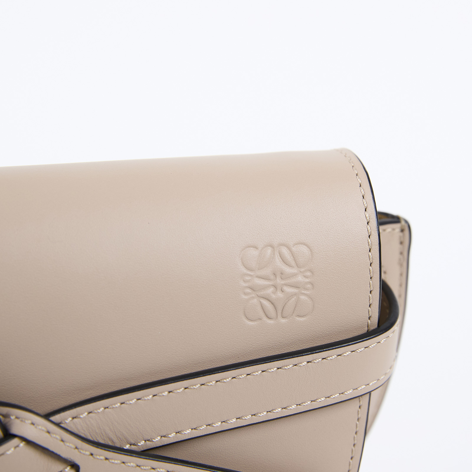 羅意威 LOEWE Mini Gate Dual bag 迷你 小牛皮 肩背包 帆布背帶  奶茶MINI GATE帆布背帶 防塵袋