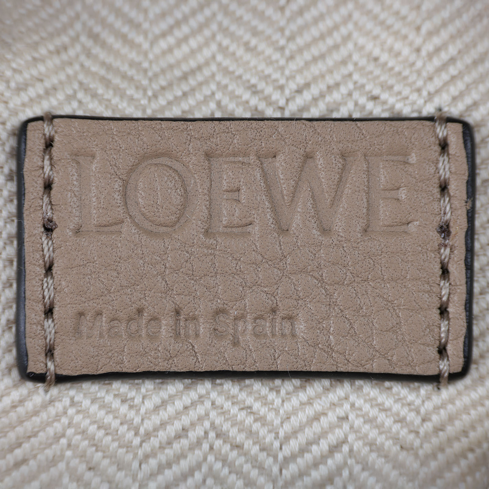 羅意威 LOEWE Small Puzzle bag 肩背 斜背包  沙色PUZZLE SMALL 防塵袋/背帶