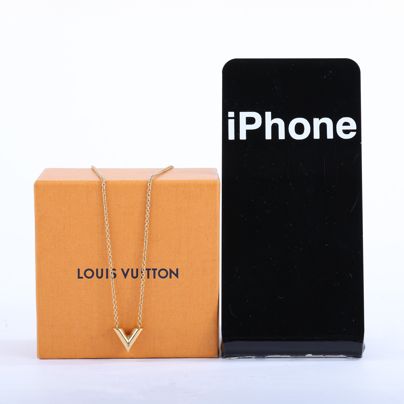 路易威登 LOUIS VUITTON Essential V 項鏈 金屬色 M61083 金ESSENTIAL V項鍊 原廠盒子/防塵袋